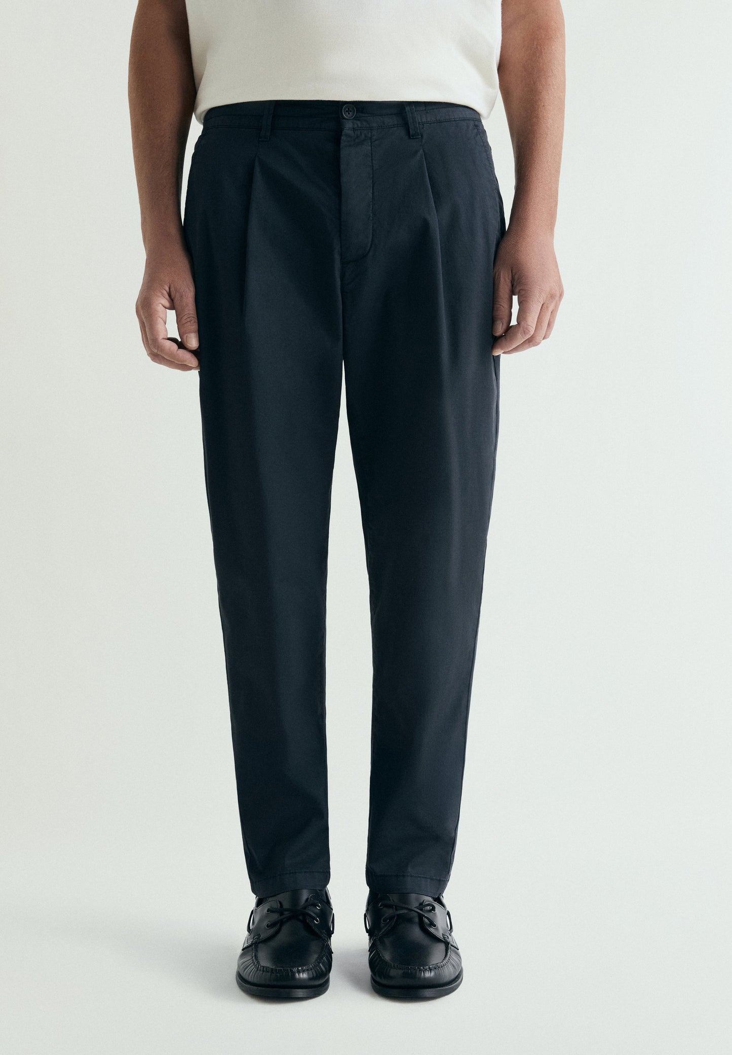 TROUSERS WITH FRONT DARTS