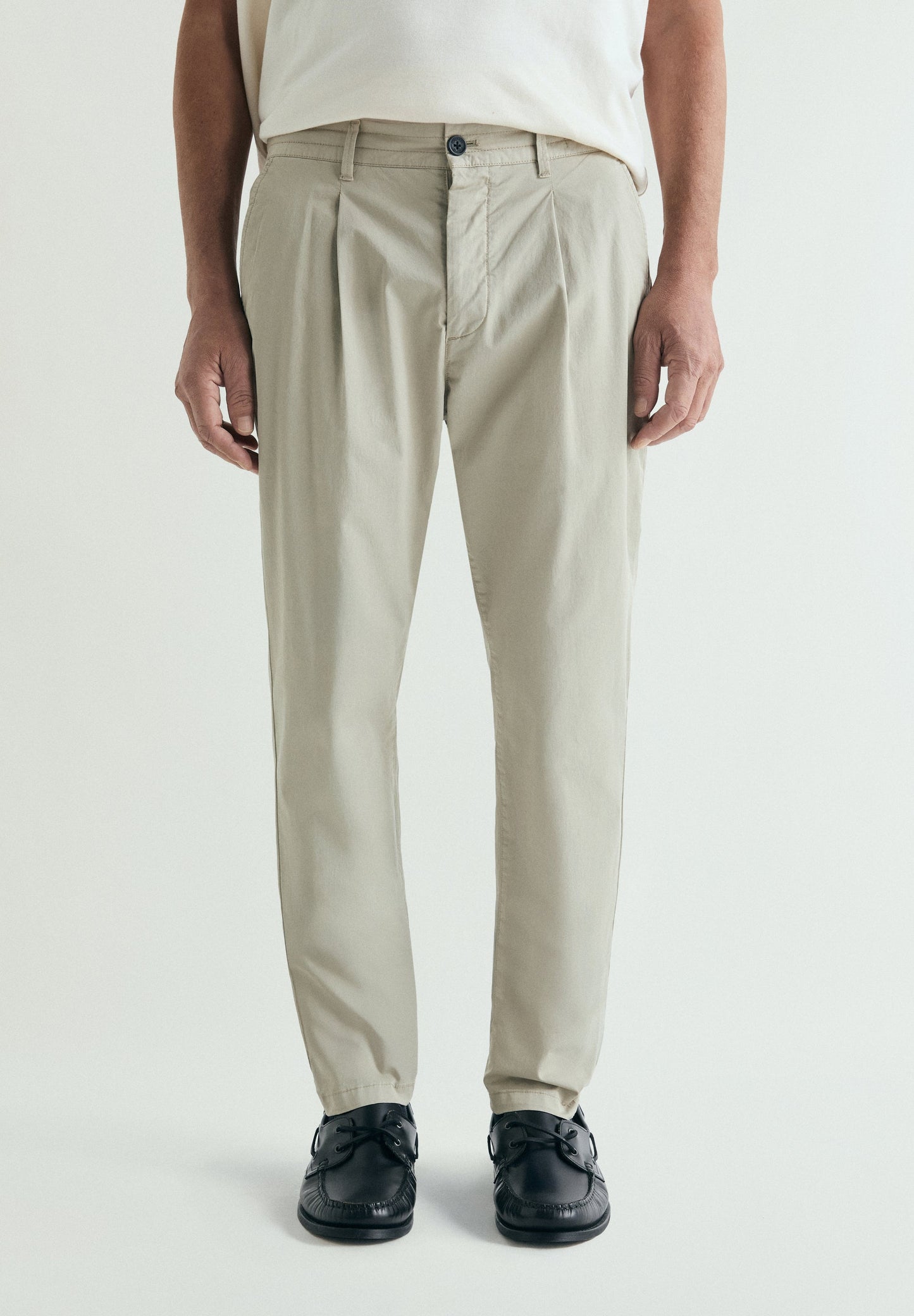 TROUSERS WITH FRONT DARTS