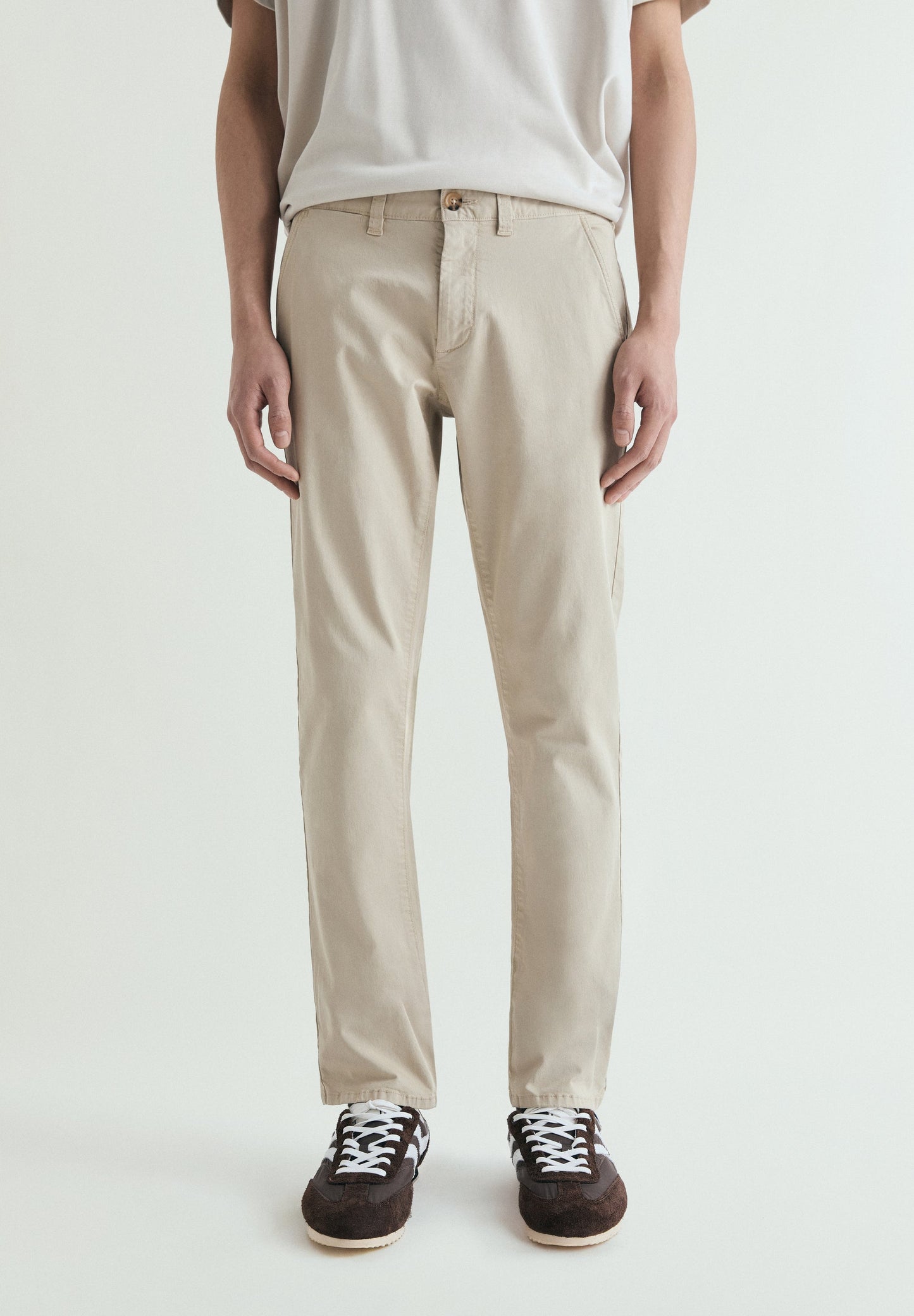 SLIM FIT CHINOS
