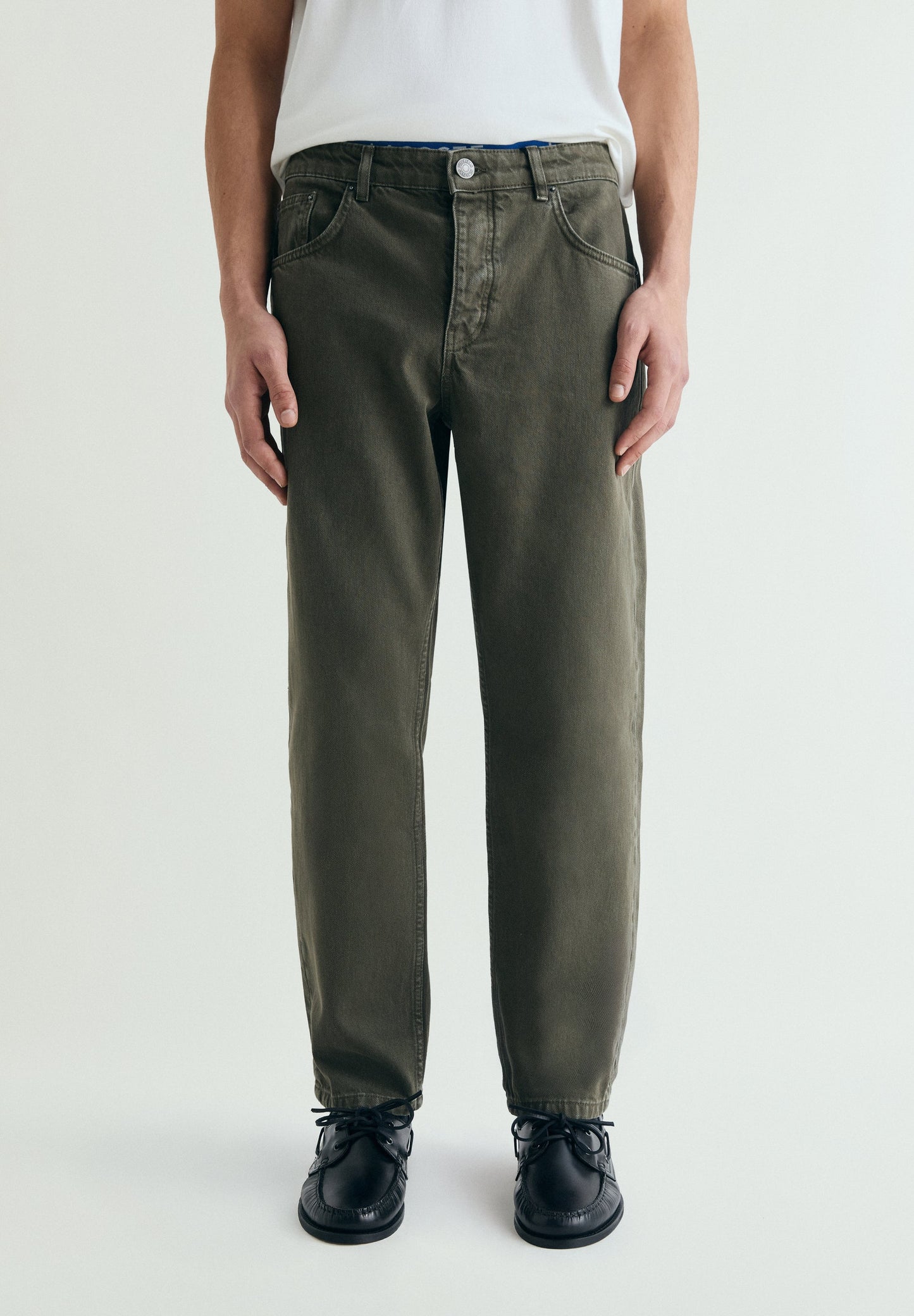 CROPPED FIT JEANS