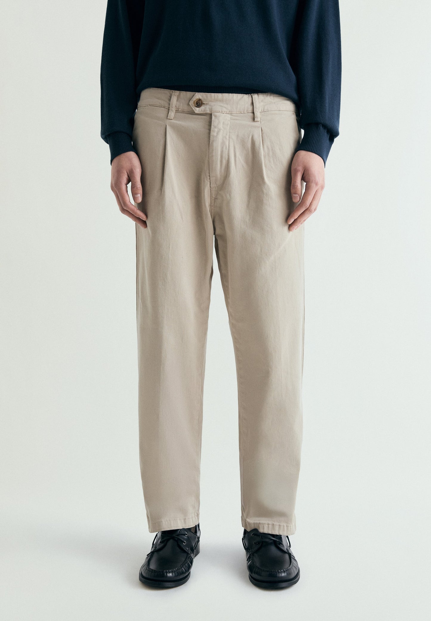 CHINO TROUSERS WITH DARTS