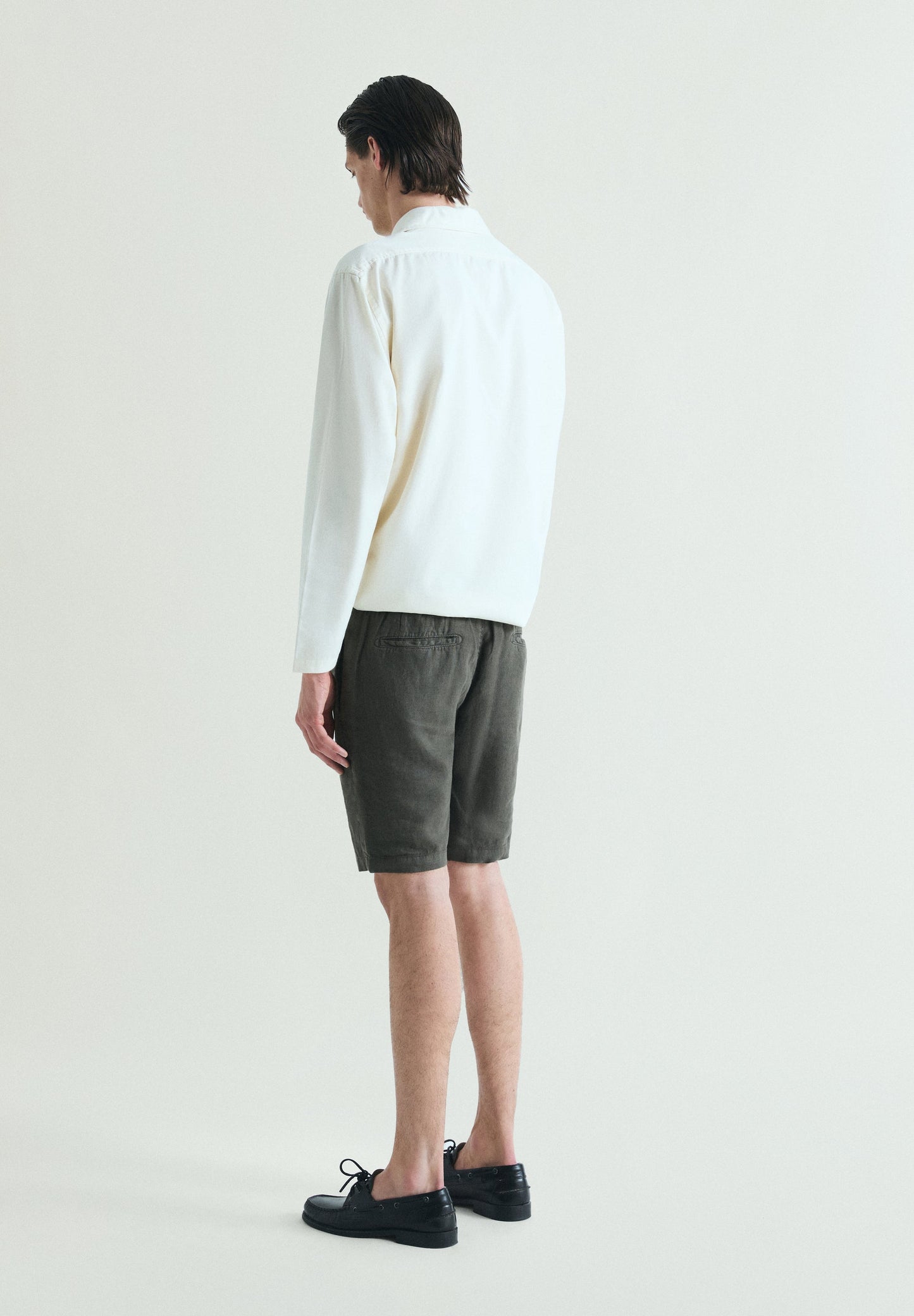 PLAIN LINEN BERMUDA SHORTS