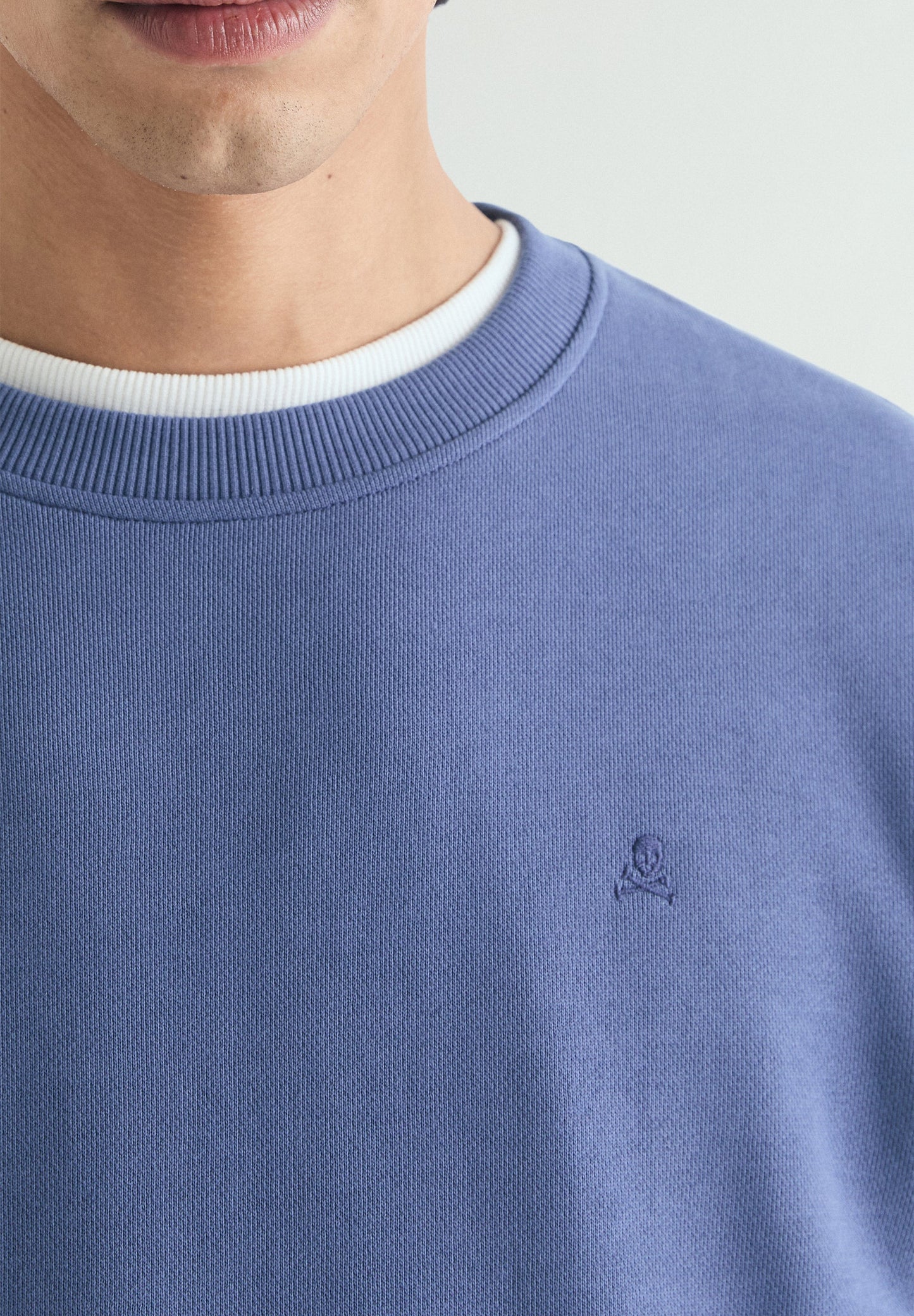 WASHED EMBROIDERED SWEATSHIRT