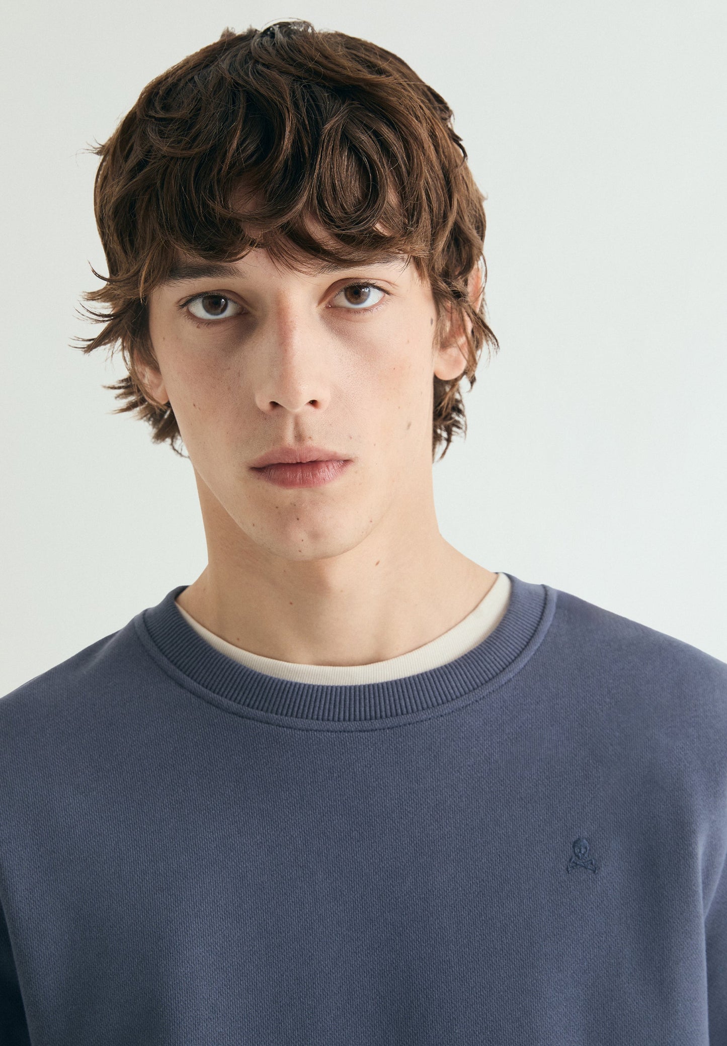 WASHED EMBROIDERED SWEATSHIRT