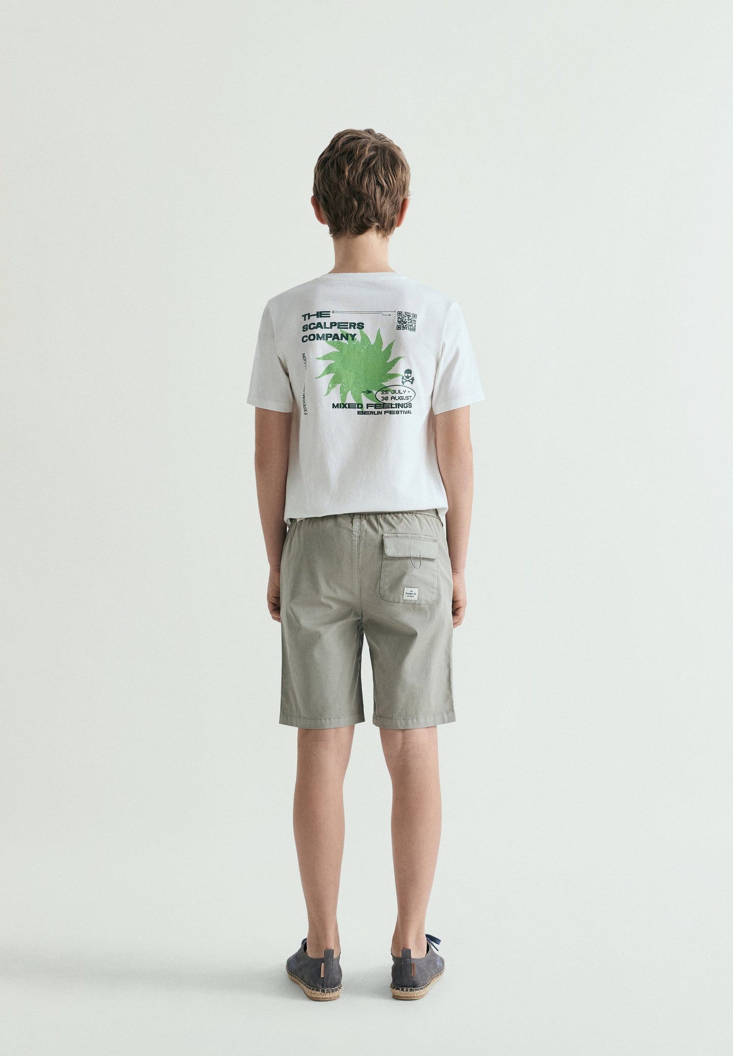 BERUMDA SHORTS WITH BACK POCKET