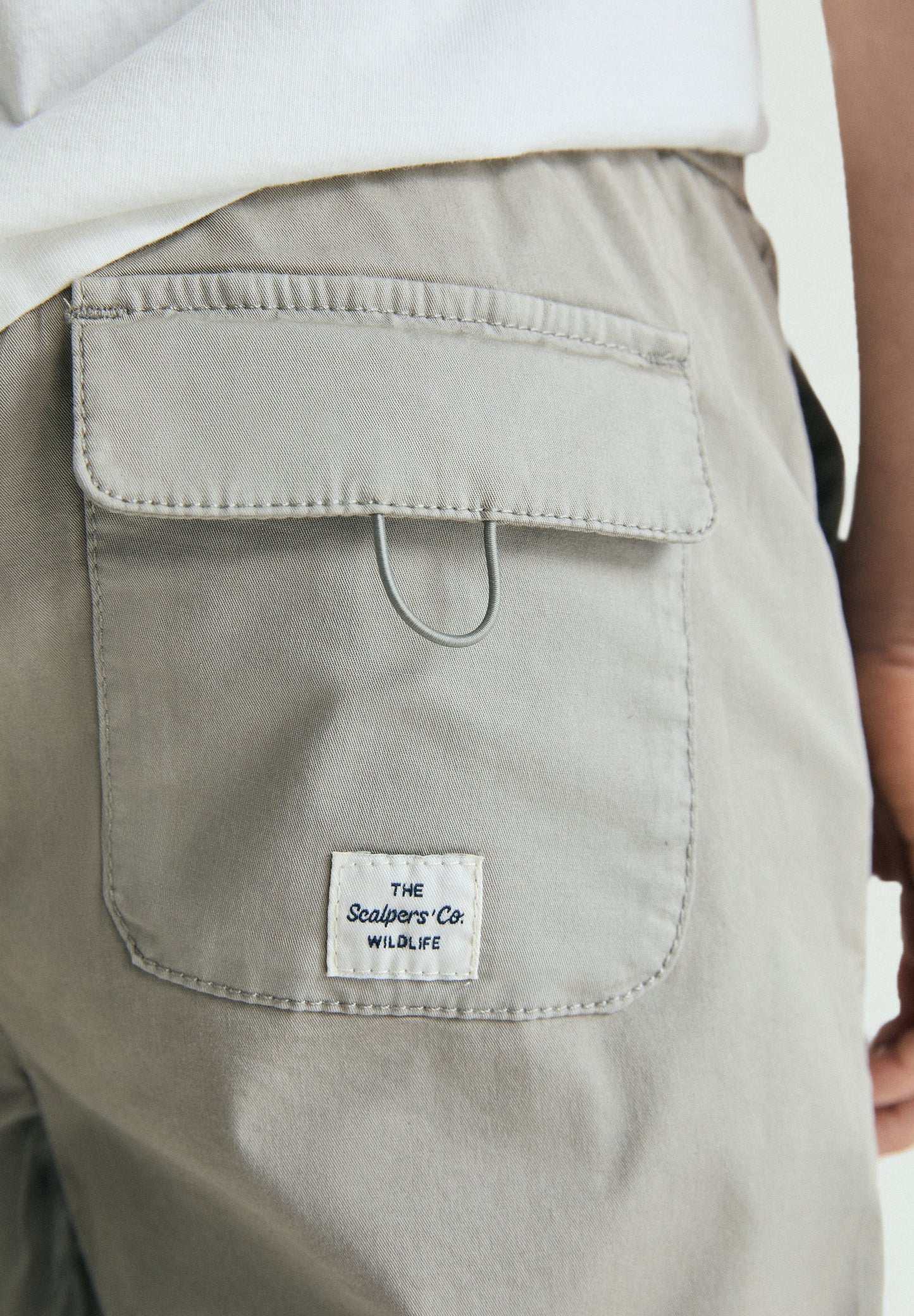 BERUMDA SHORTS WITH BACK POCKET