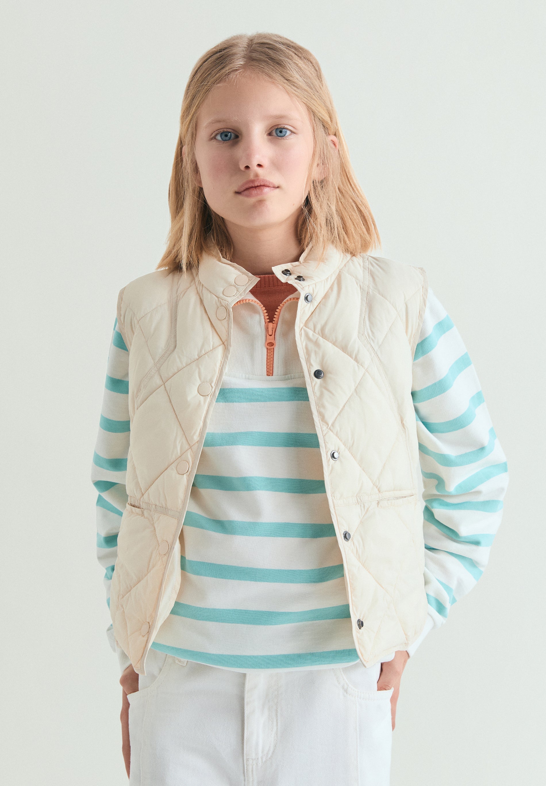 QUILTED GILET WITH STITCHING