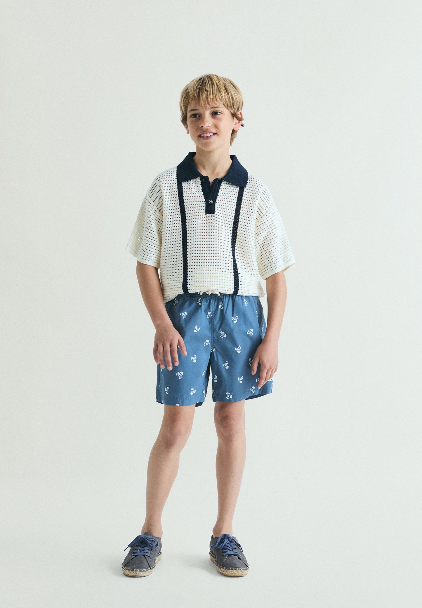 CONTRAST SKULL SWIMMING TRUNKS