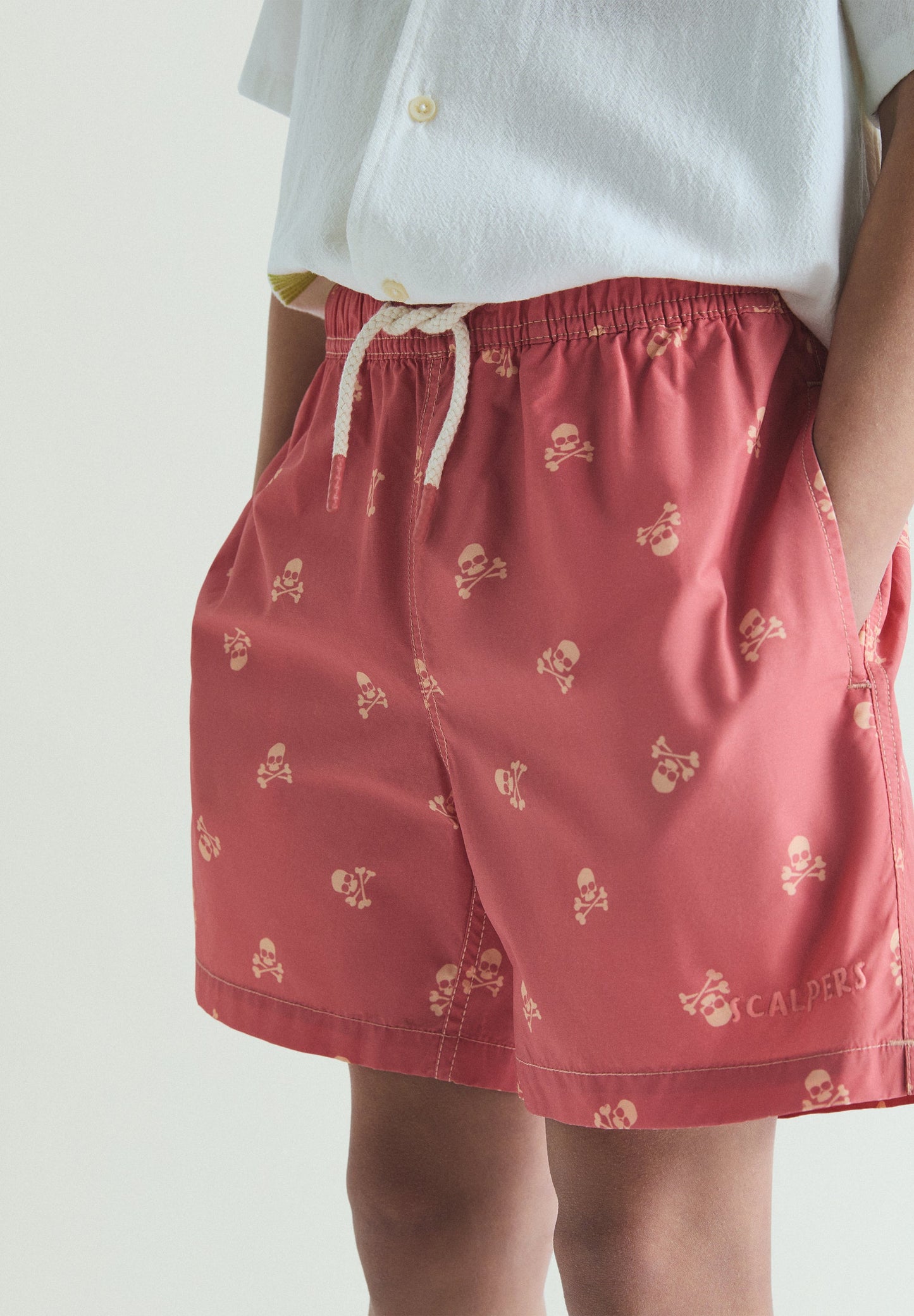 CONTRAST SKULL SWIMMING TRUNKS