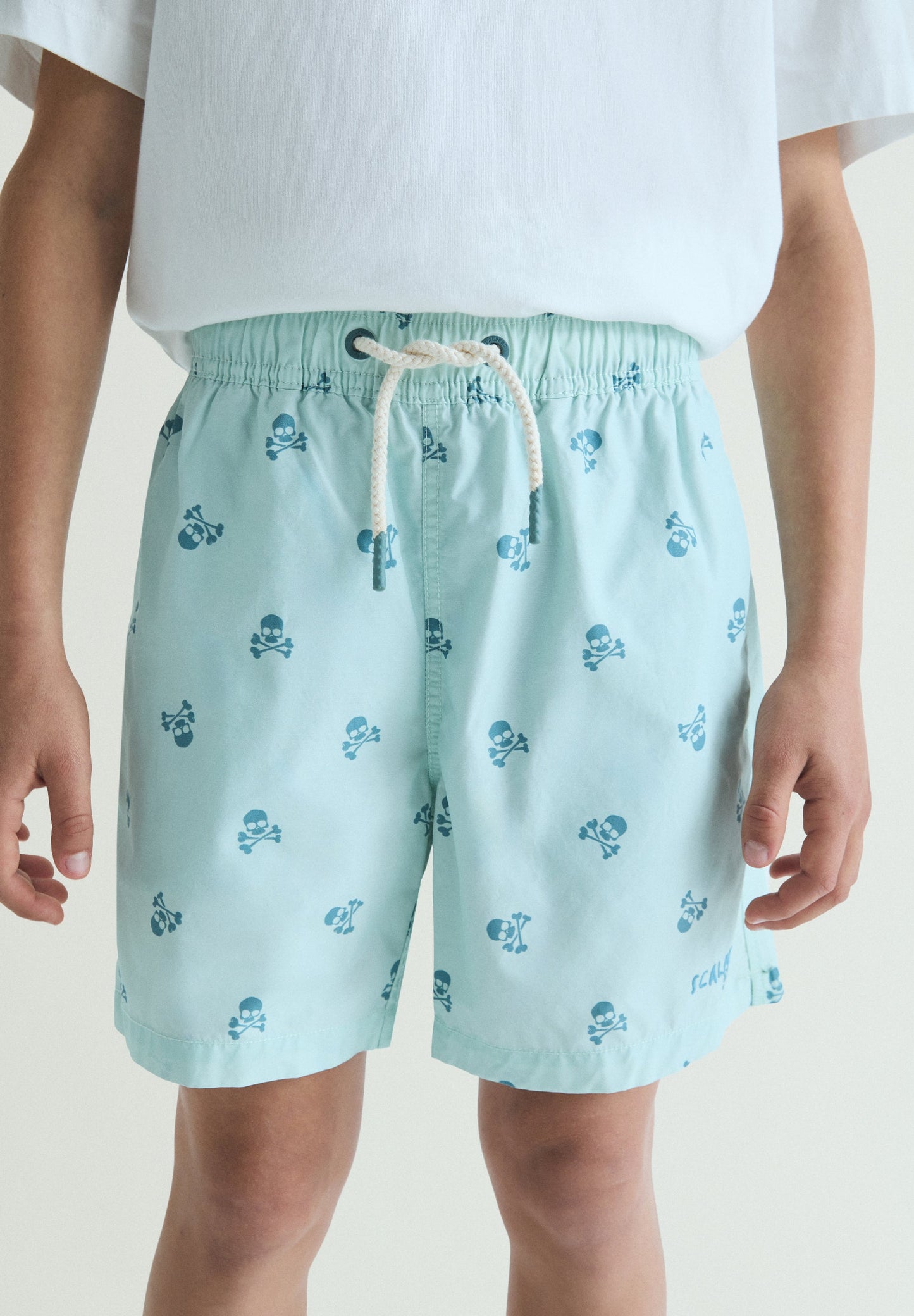 CONTRAST SKULL SWIMMING TRUNKS