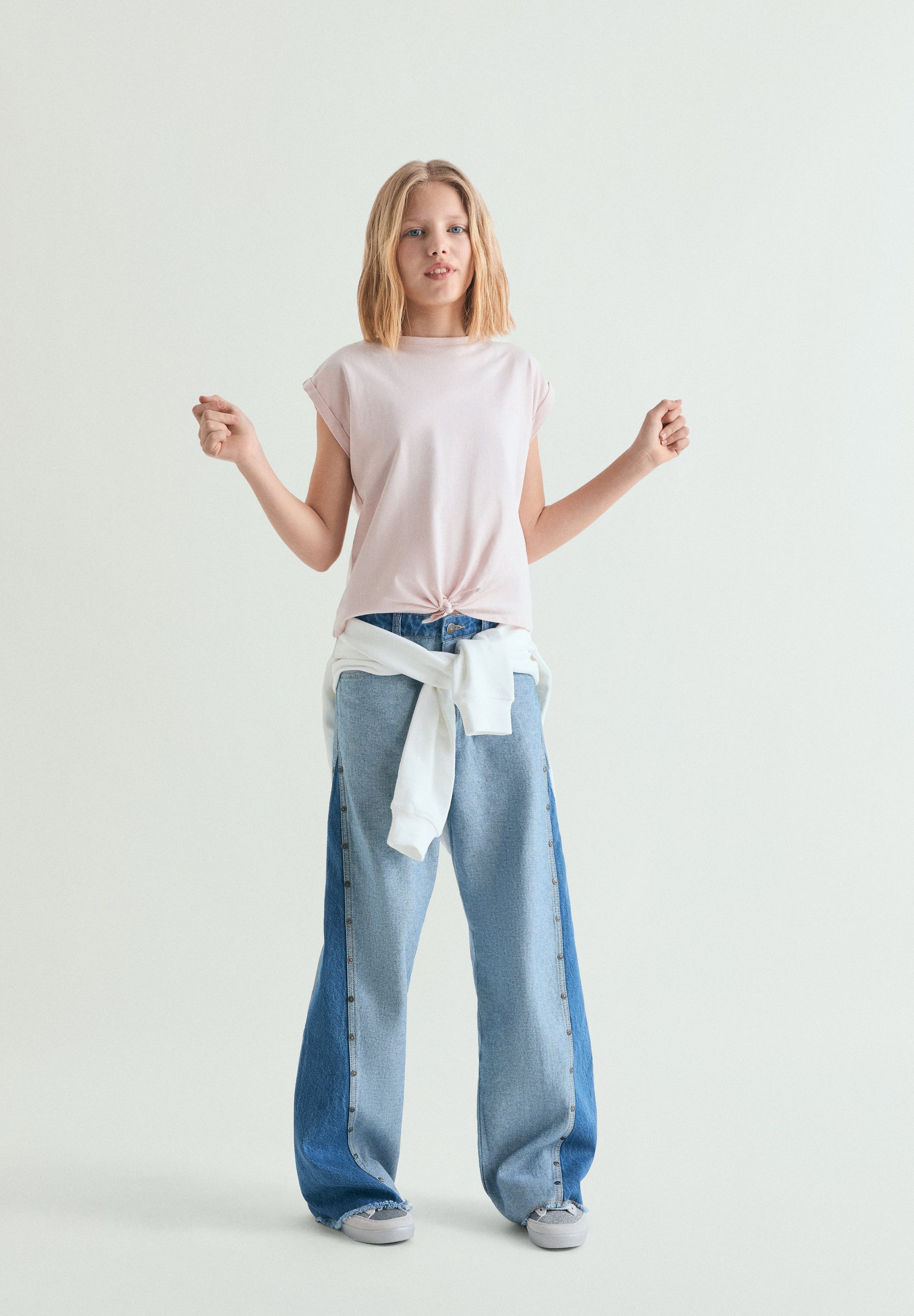 T-SHIRT WITH KNOT AND SKULL