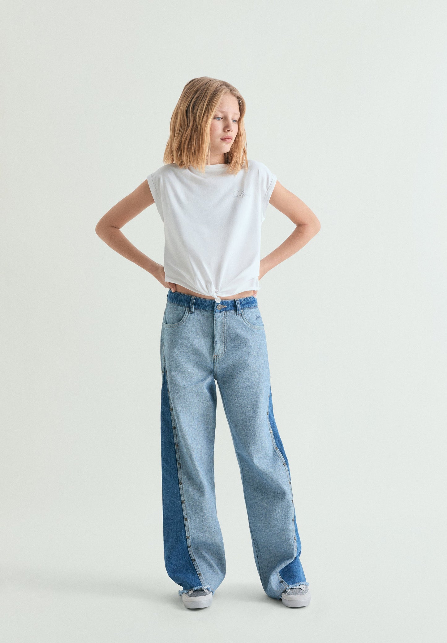 T-SHIRT WITH KNOT AND SKULL