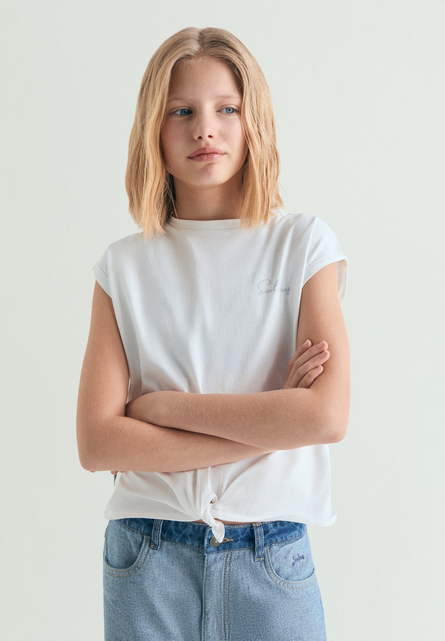 T-SHIRT WITH KNOT AND SKULL