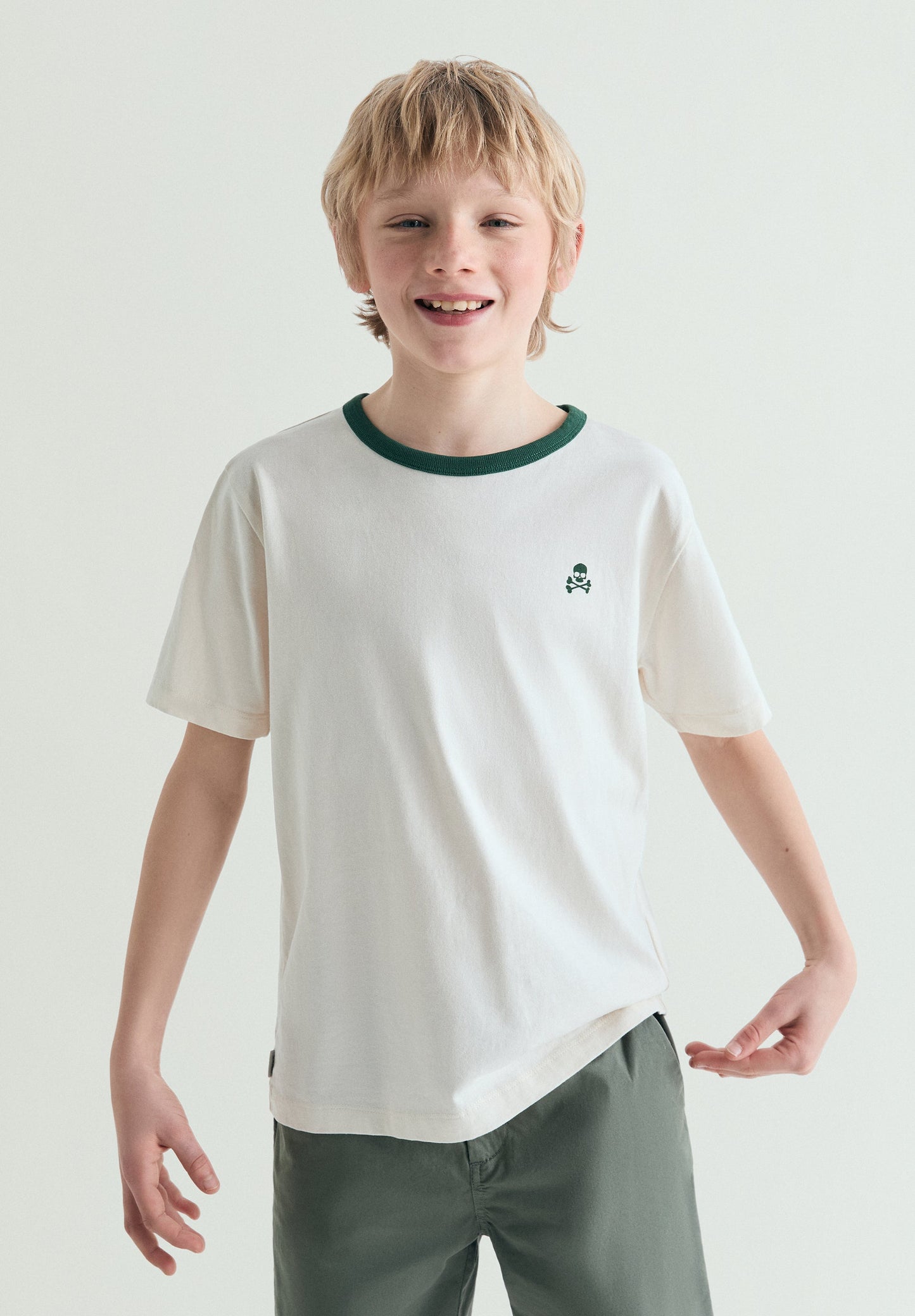 CONTRAST COLLAR T-SHIRT