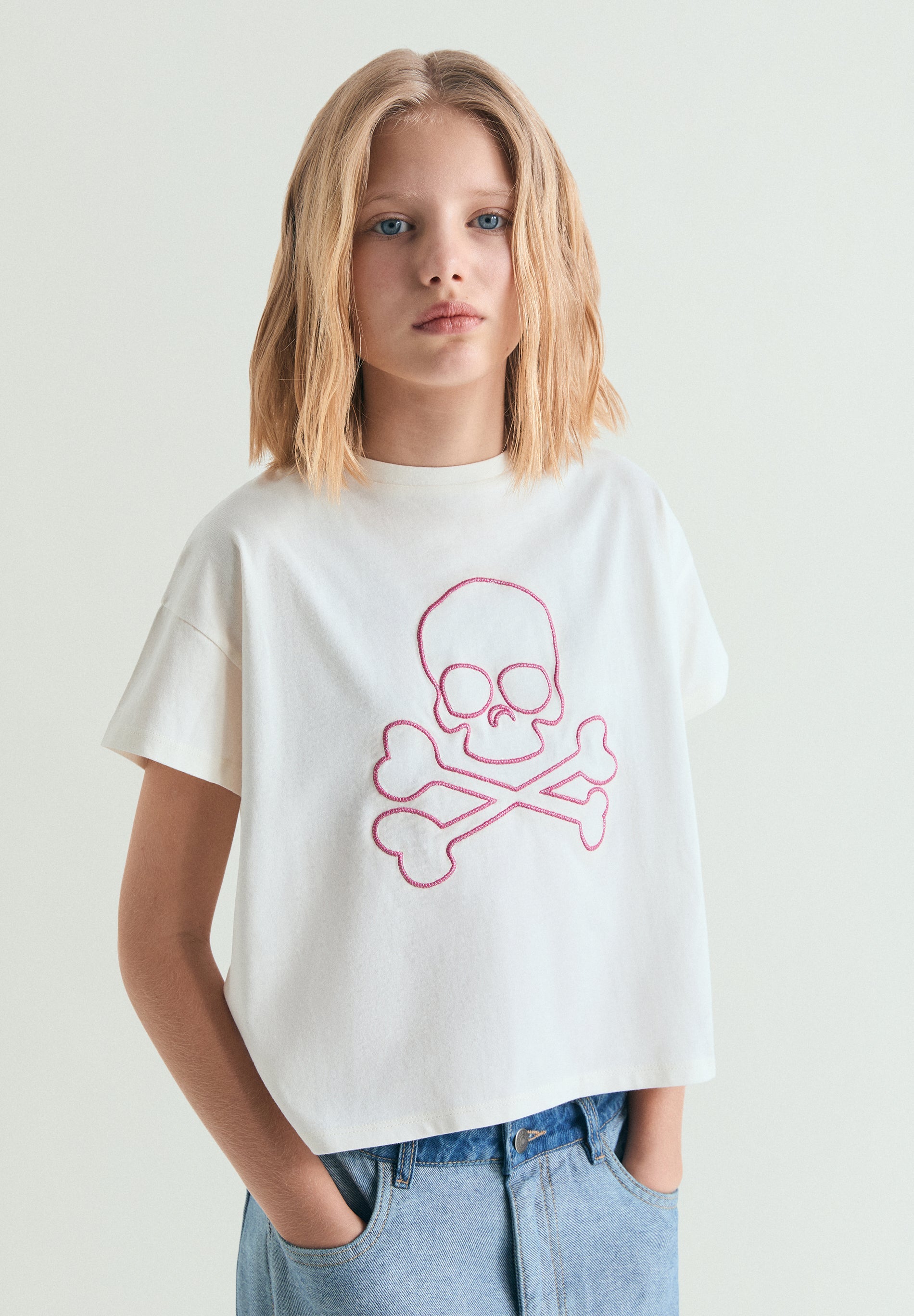 EMBROIDERED SKULL T-SHIRT