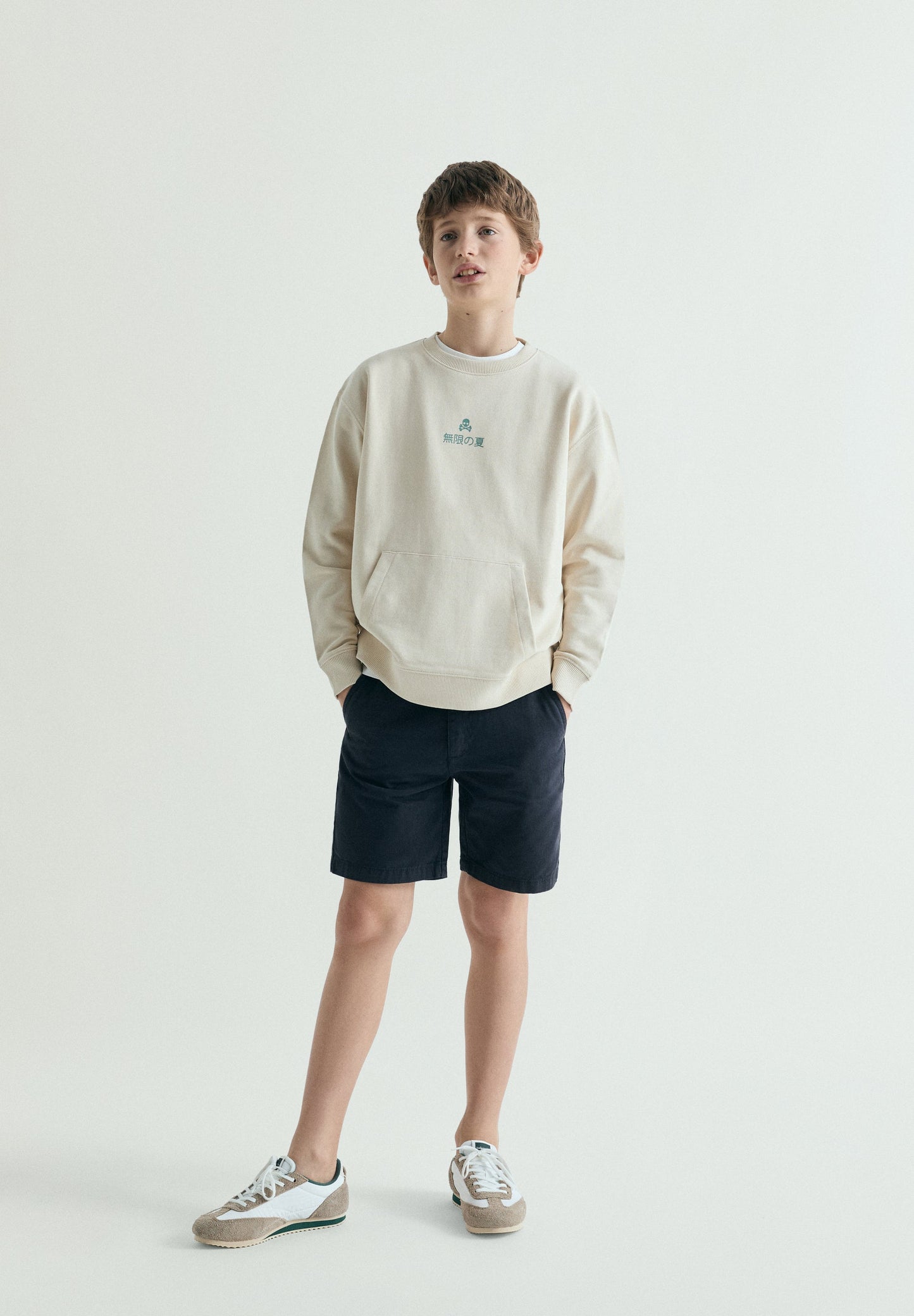 SWEATSHIRT WITH BACK PRINT AND POCKET