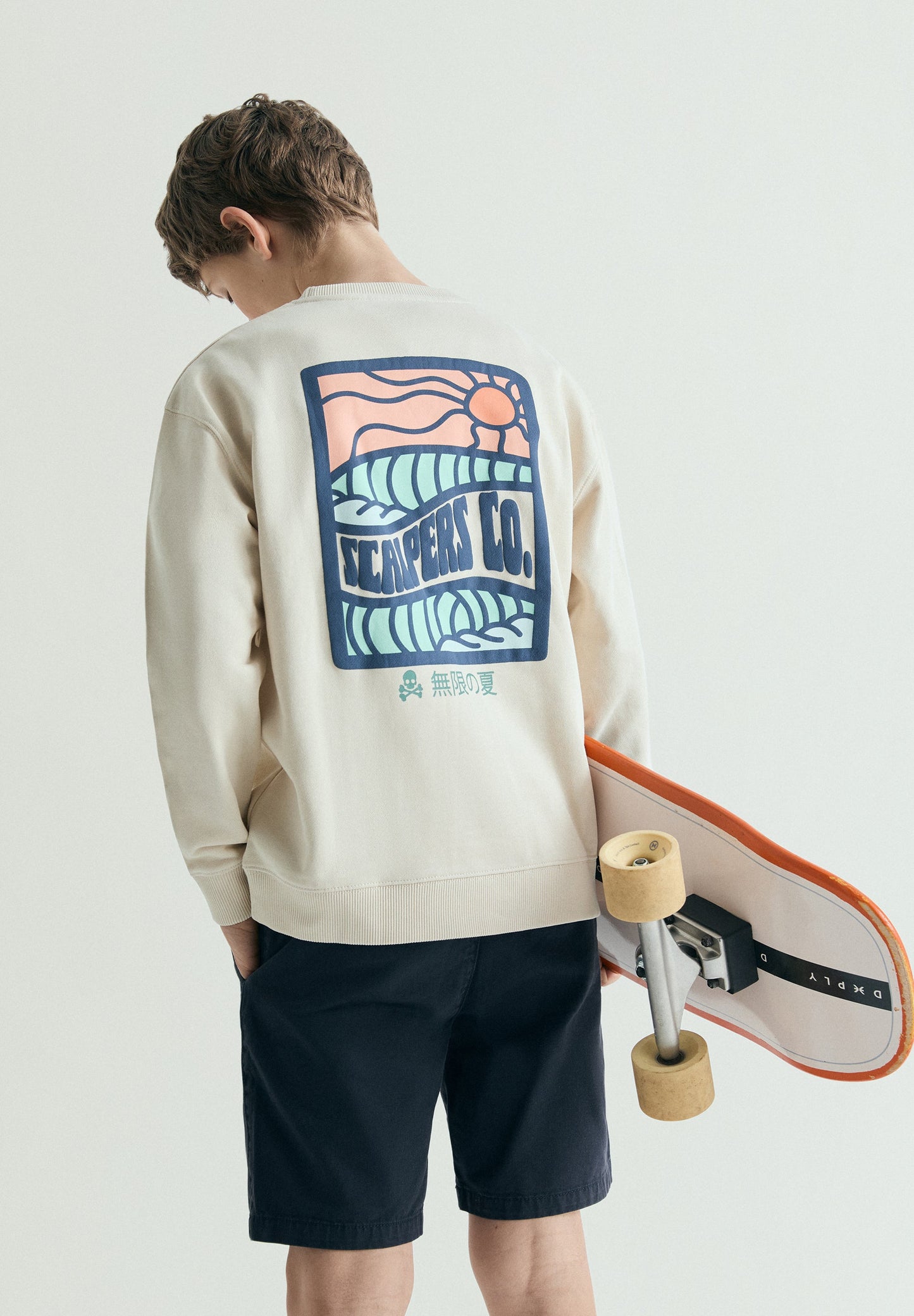 SWEATSHIRT WITH BACK PRINT AND POCKET