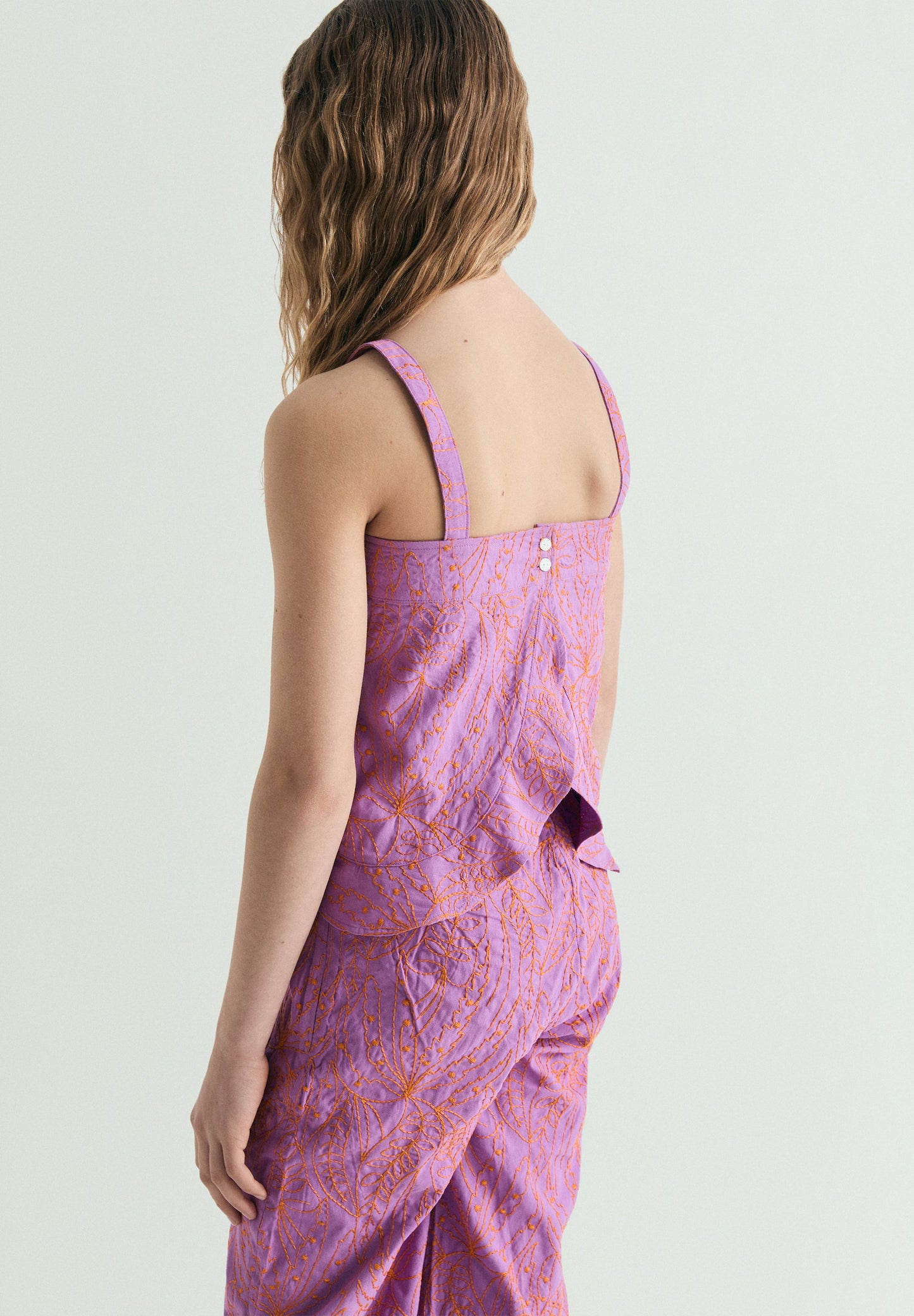 CONTRAST EMBROIDERED TOP