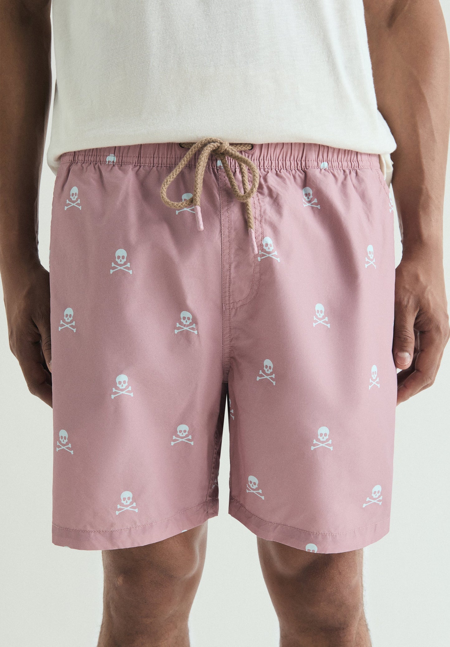 CONTRAST SKULL SWIMMING TRUNKS
