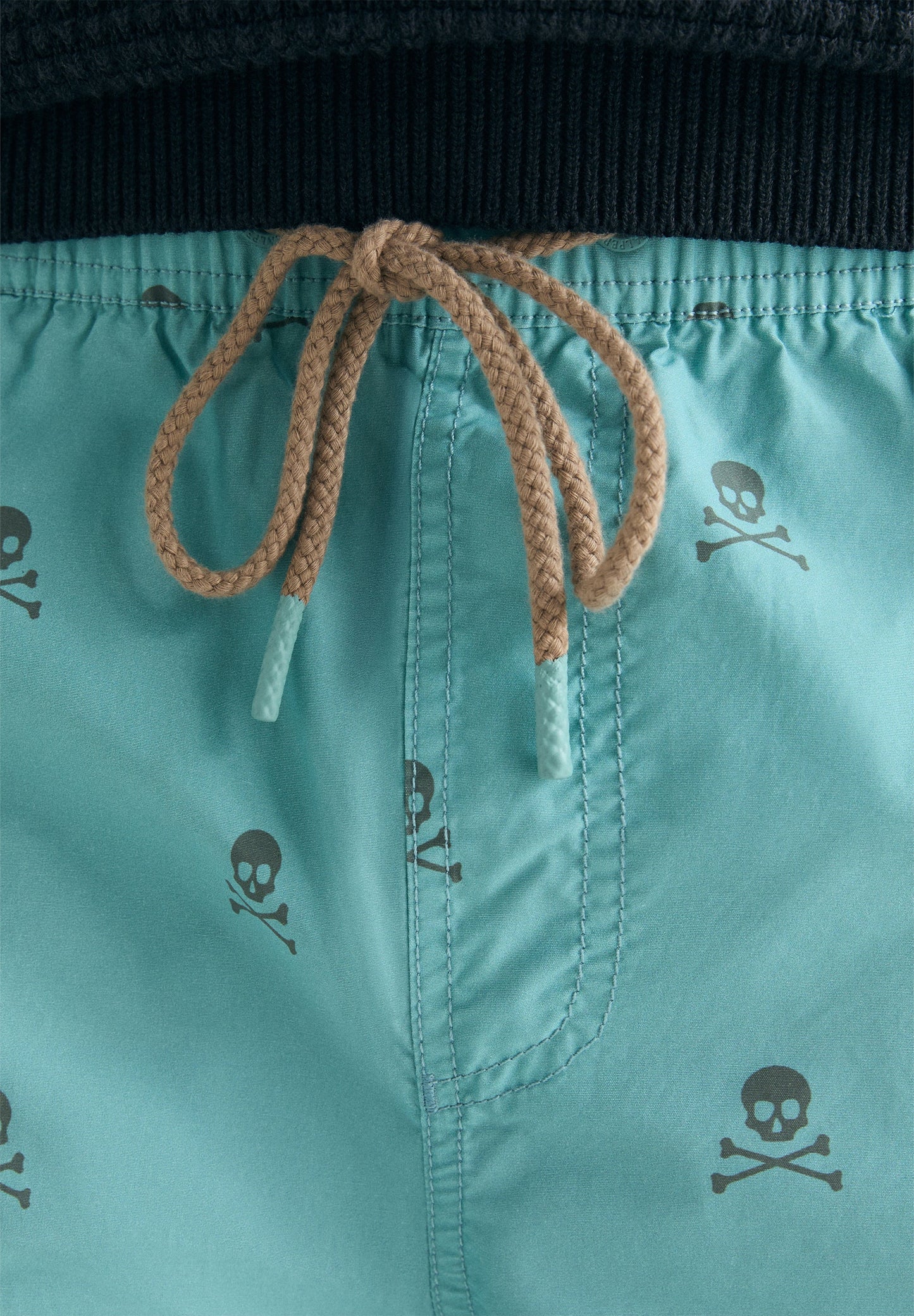 CONTRAST SKULL SWIMMING TRUNKS
