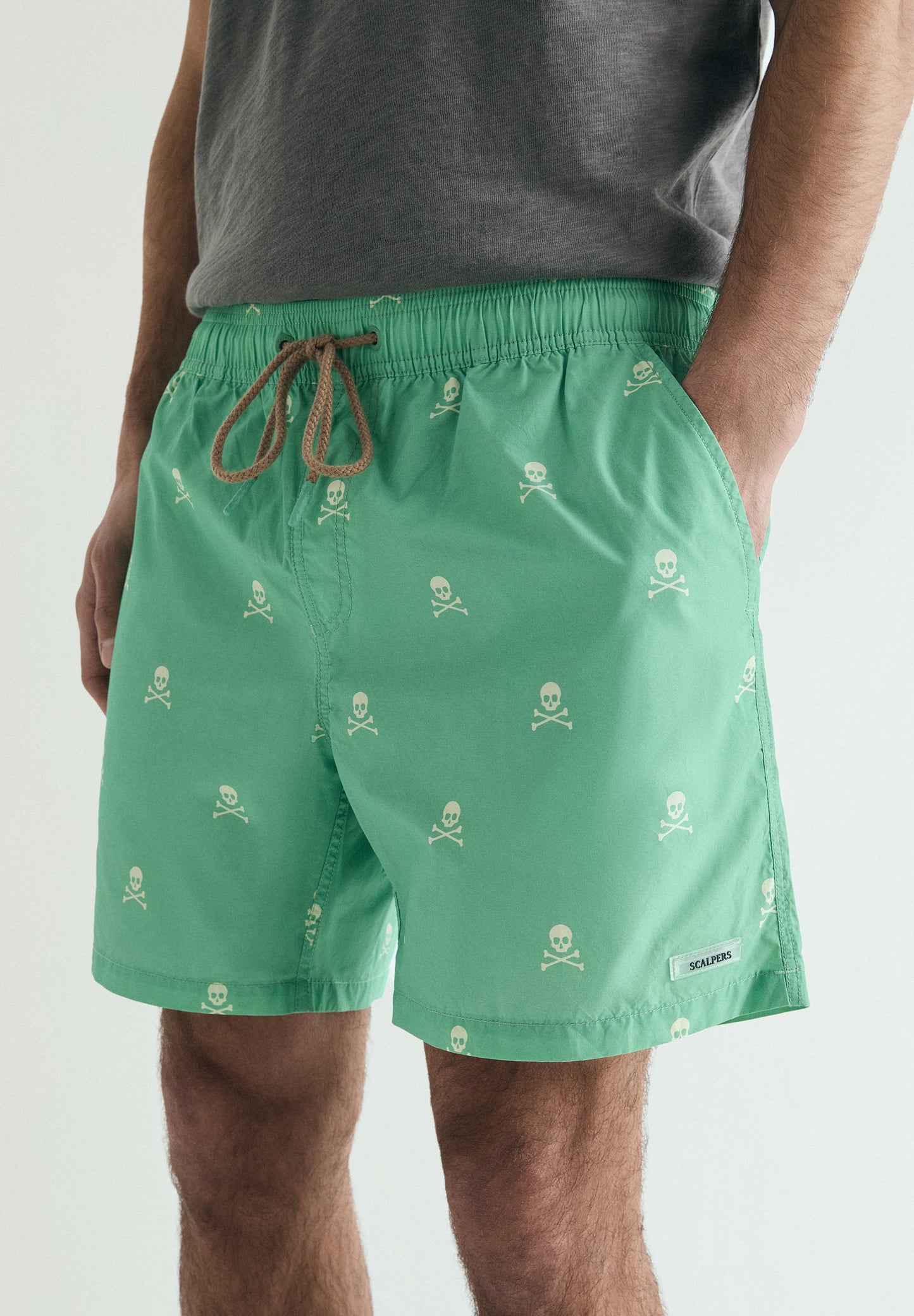 CONTRAST SKULL SWIMMING TRUNKS