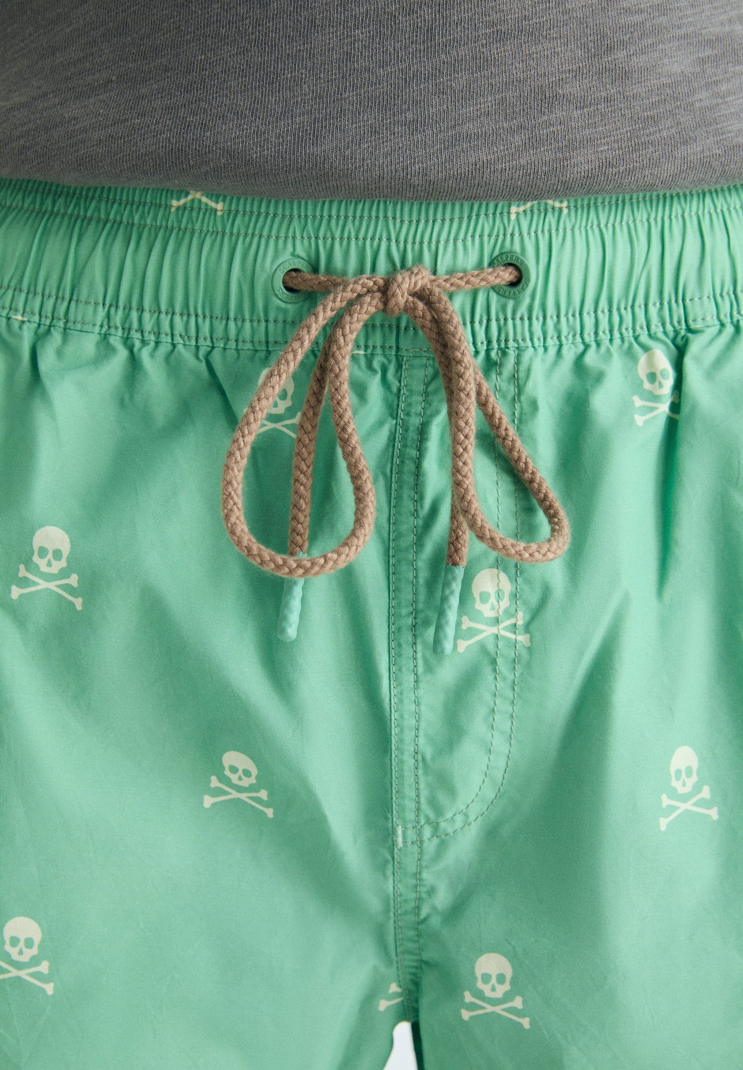 CONTRAST SKULL SWIMMING TRUNKS
