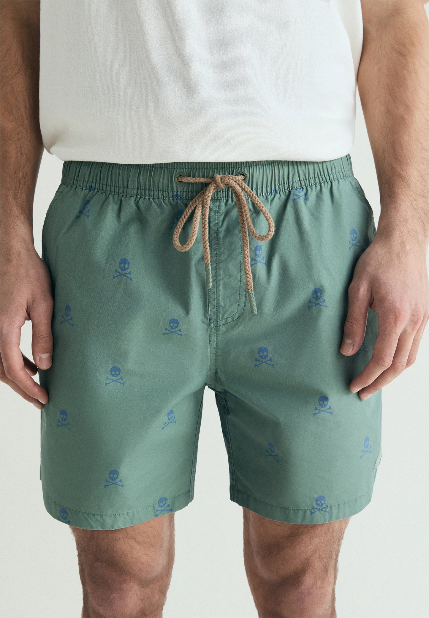 CONTRAST SKULL SWIMMING TRUNKS