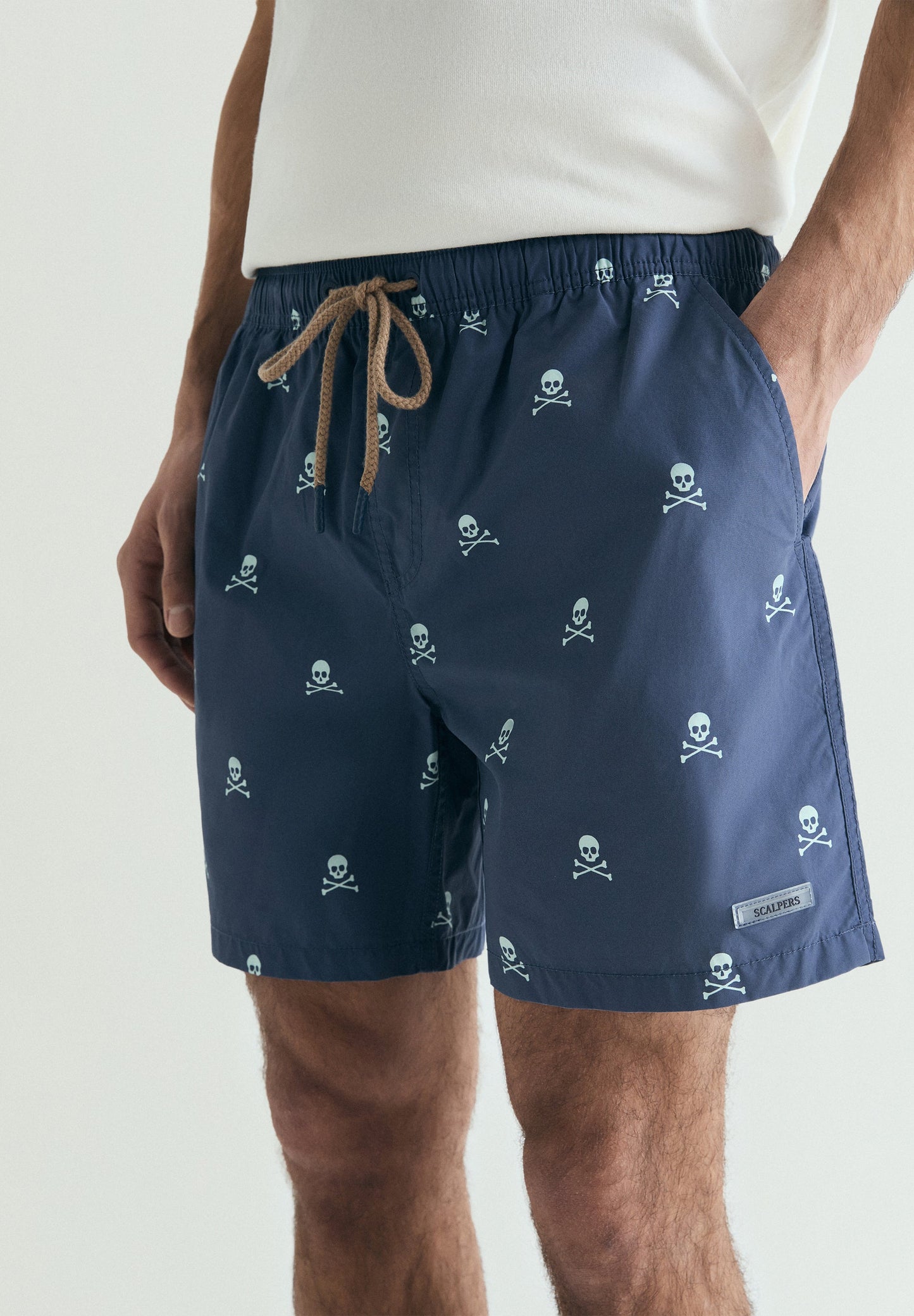 CONTRAST SKULL SWIMMING TRUNKS