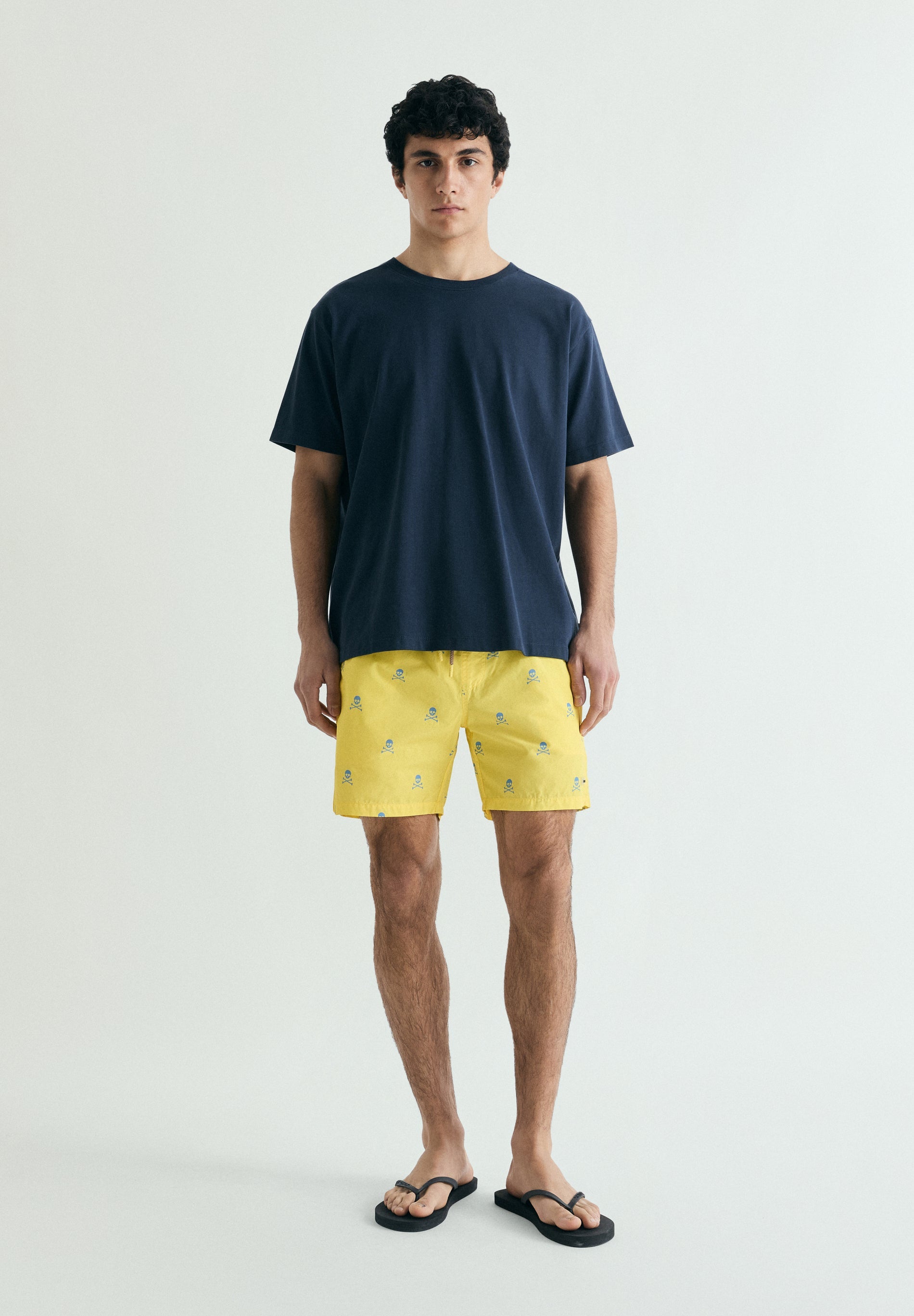 CONTRAST SKULL SWIMMING TRUNKS