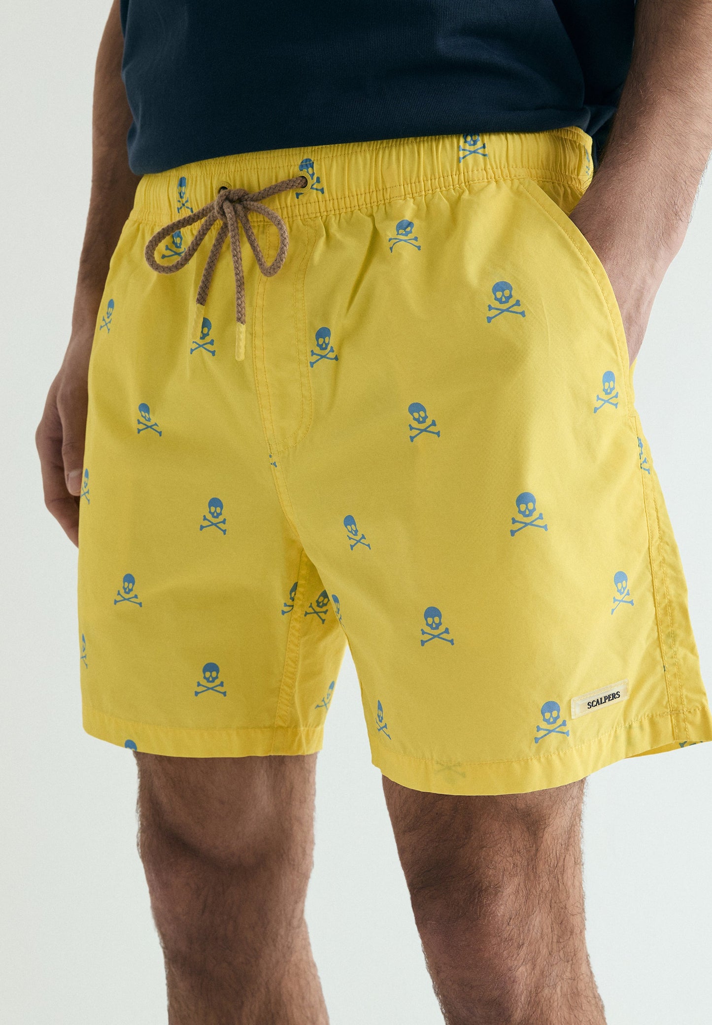 CONTRAST SKULL SWIMMING TRUNKS