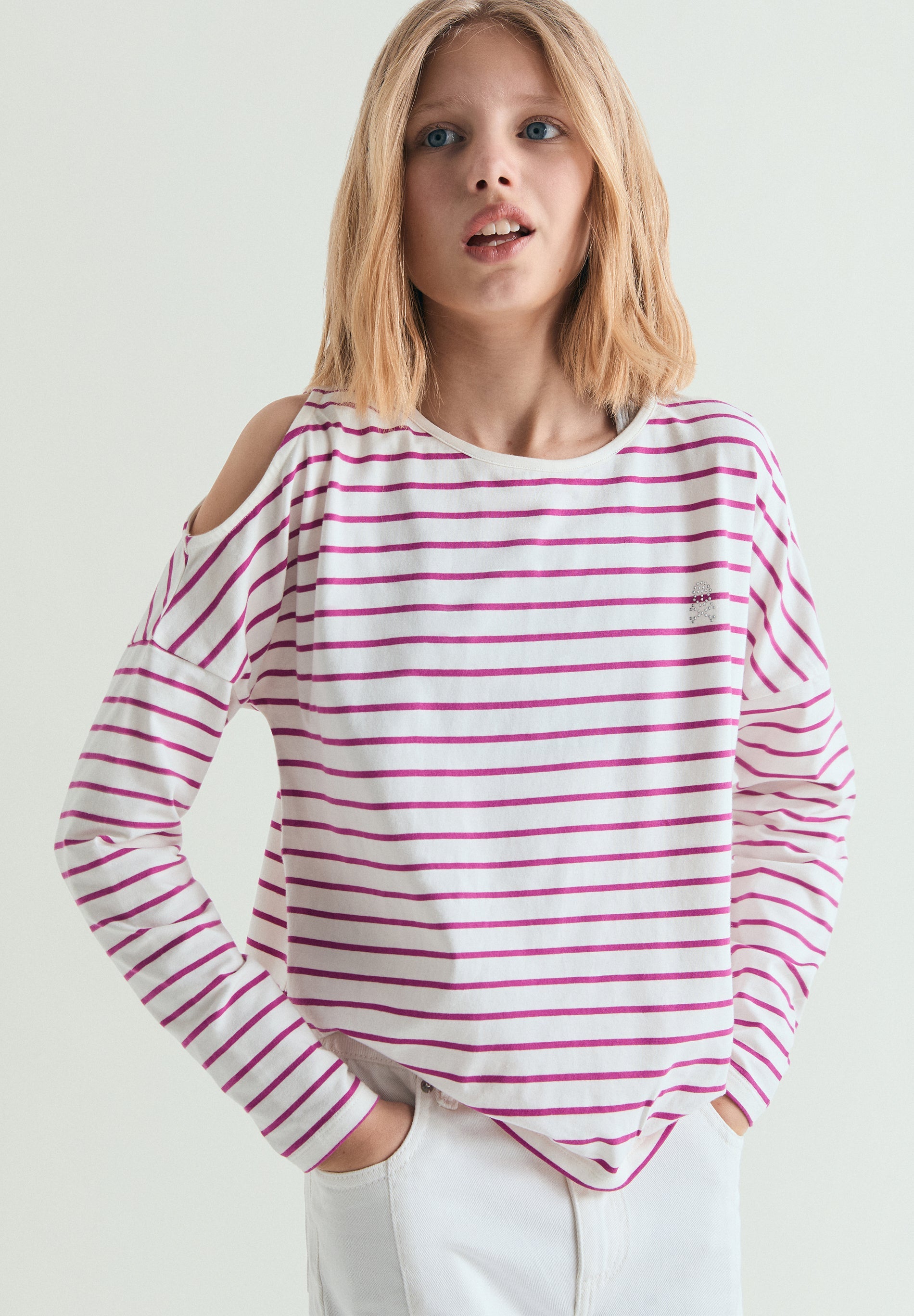 STRIPED CUT OUT T-SHIRT