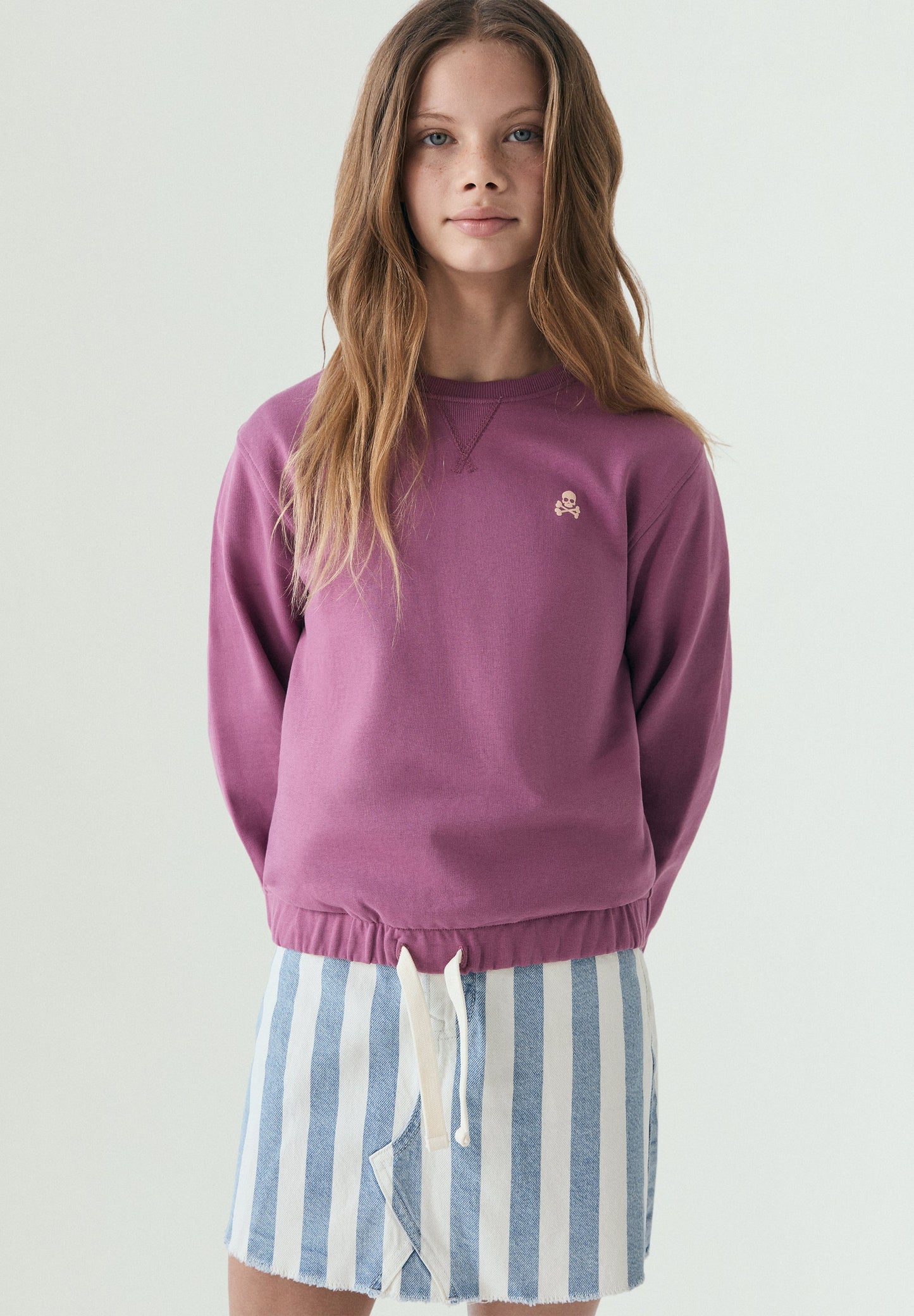 ADJUSTABLE DRAWSTRING SWEATSHIRT