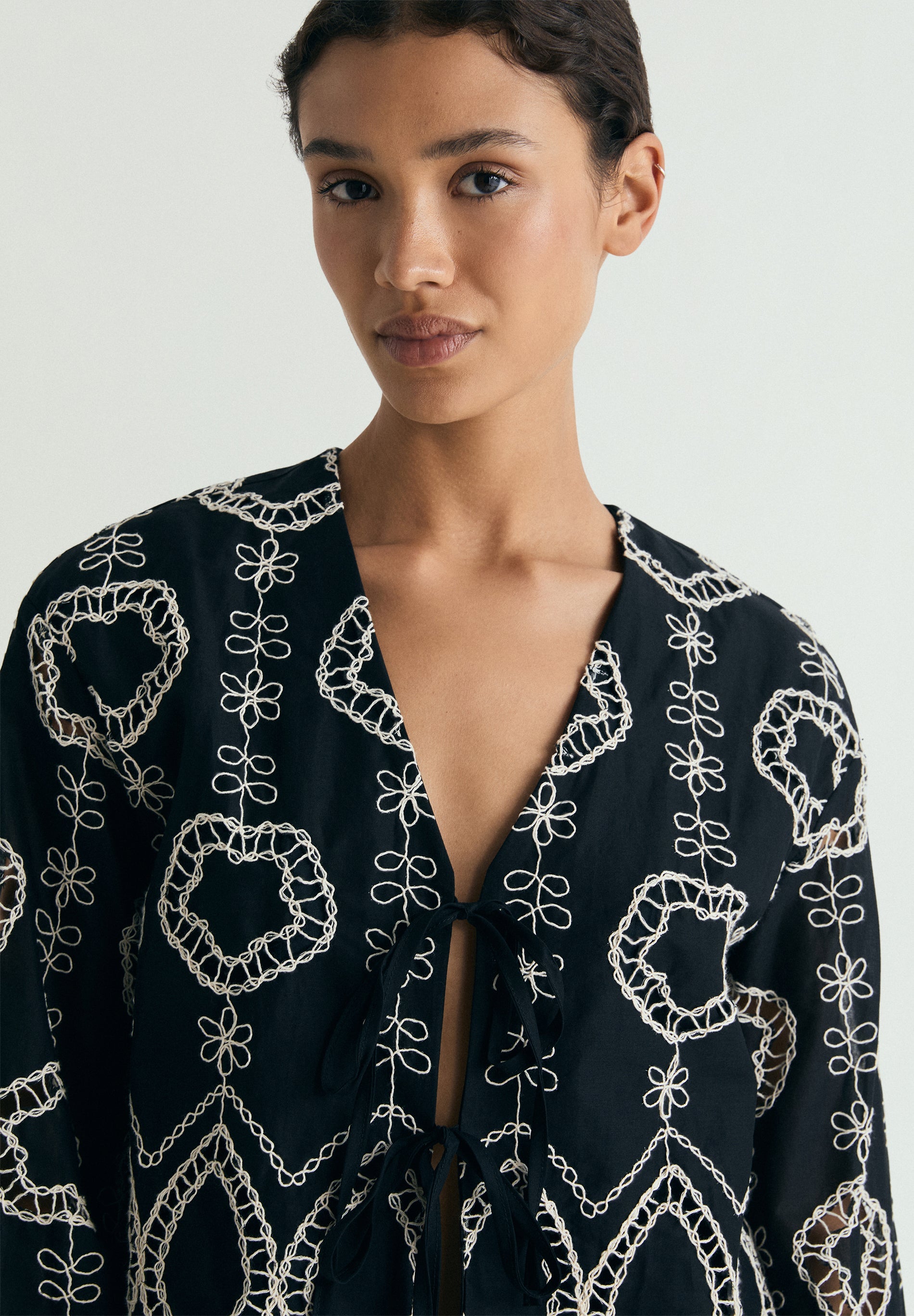 CONTRAST EMBROIDERED SHIRT