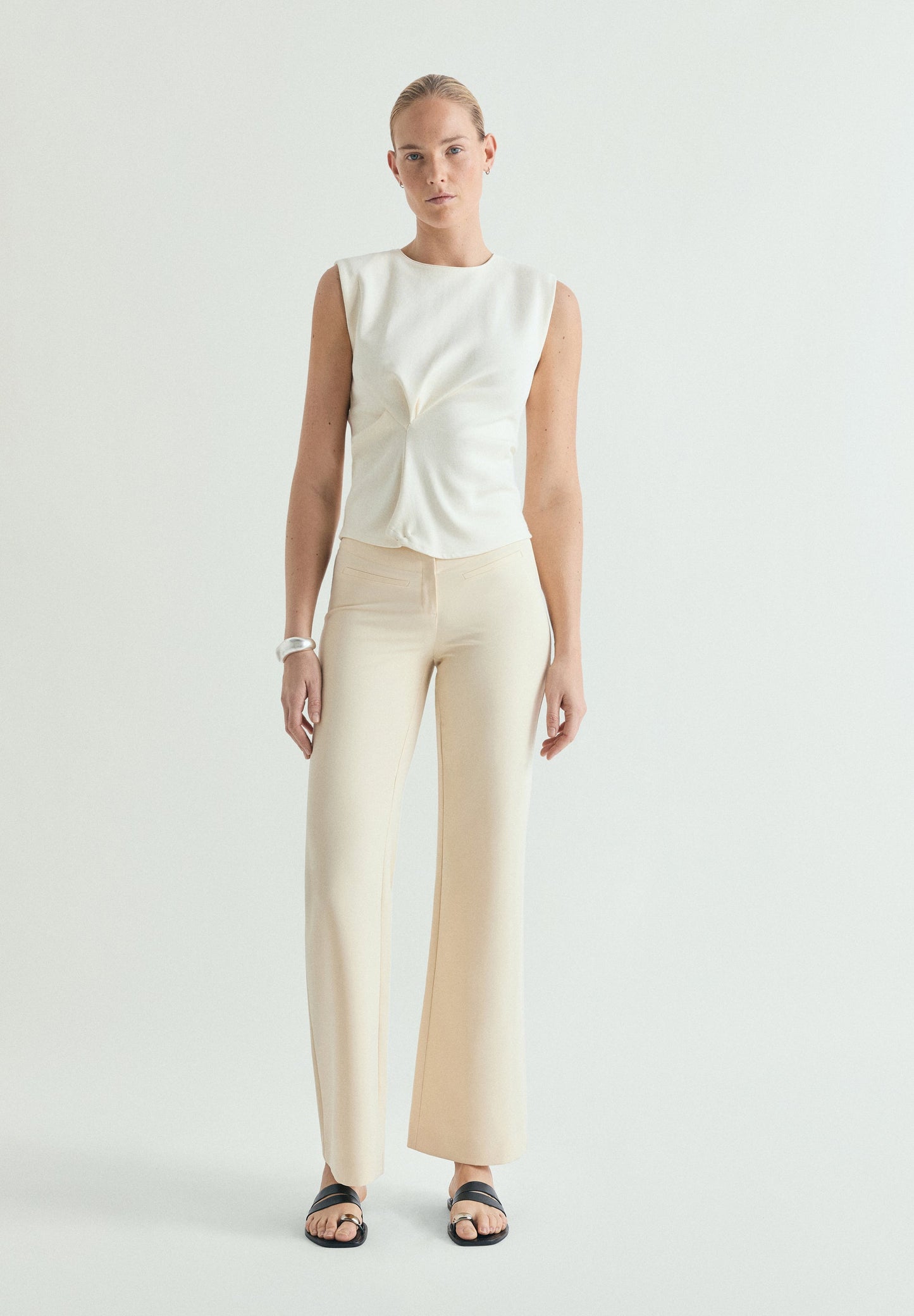 ASYMMETRIC KNOT T-SHIRT