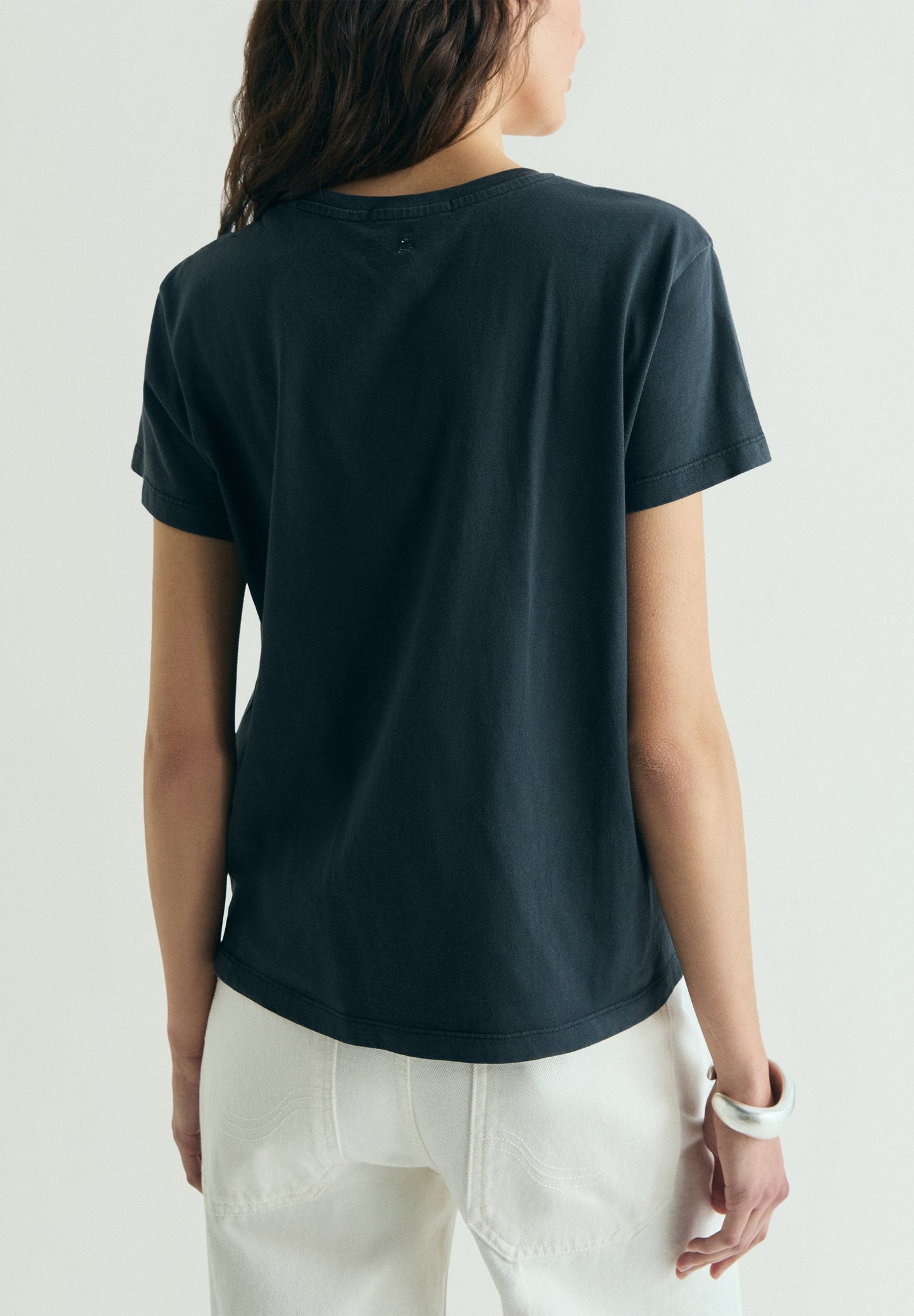 BASIC V-NECK T-SHIRT