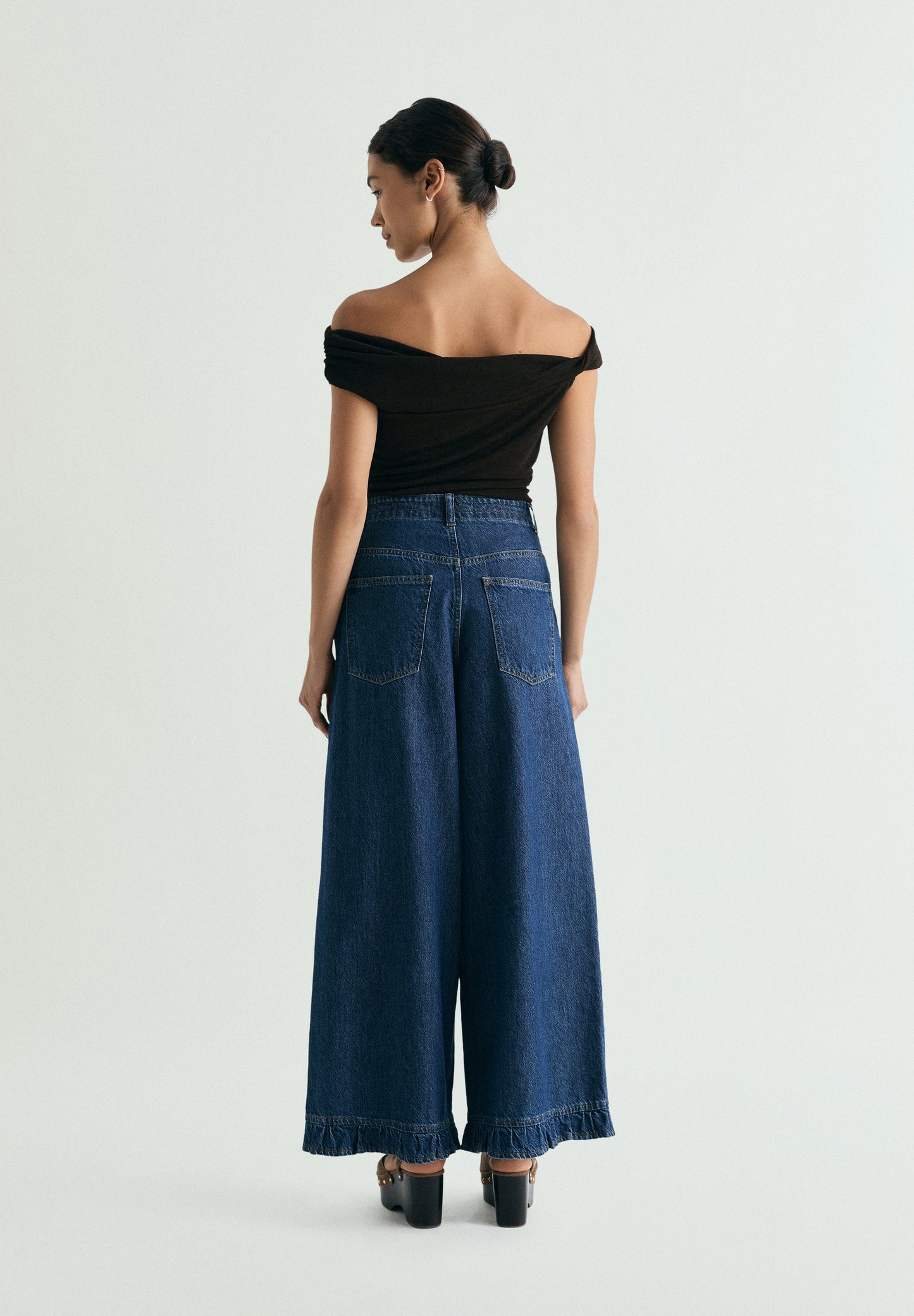 WIDE LEG JEANS WITH FRILL DETAIL