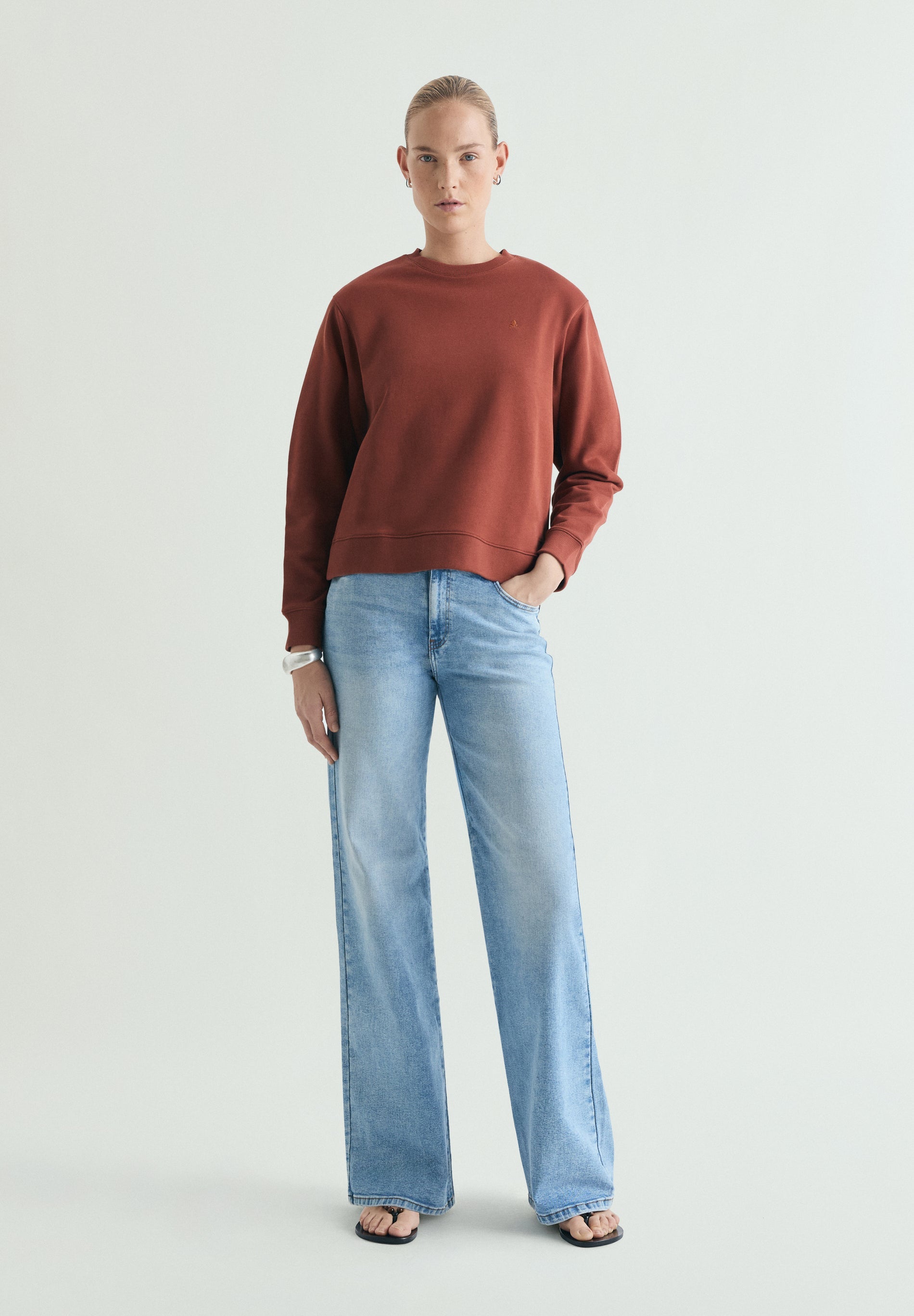 BASIC SKULL SWEATSHIRT