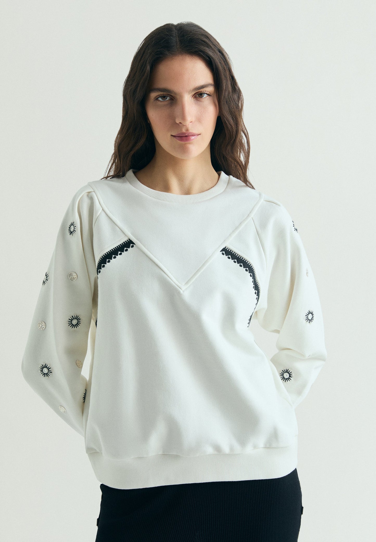 EMBROIDERED SWEATSHIRT WITH APPLIQUÉS