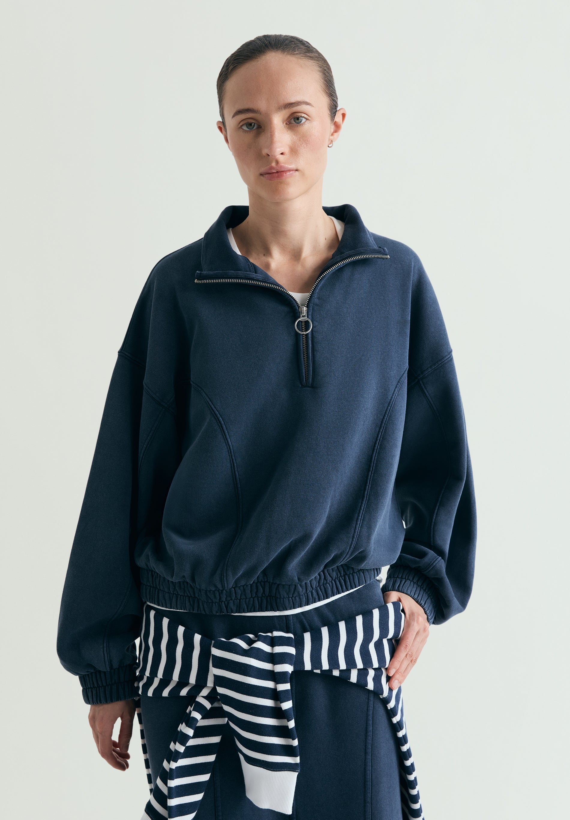 FADED EFFECT COMFY SWEATSHIRT
