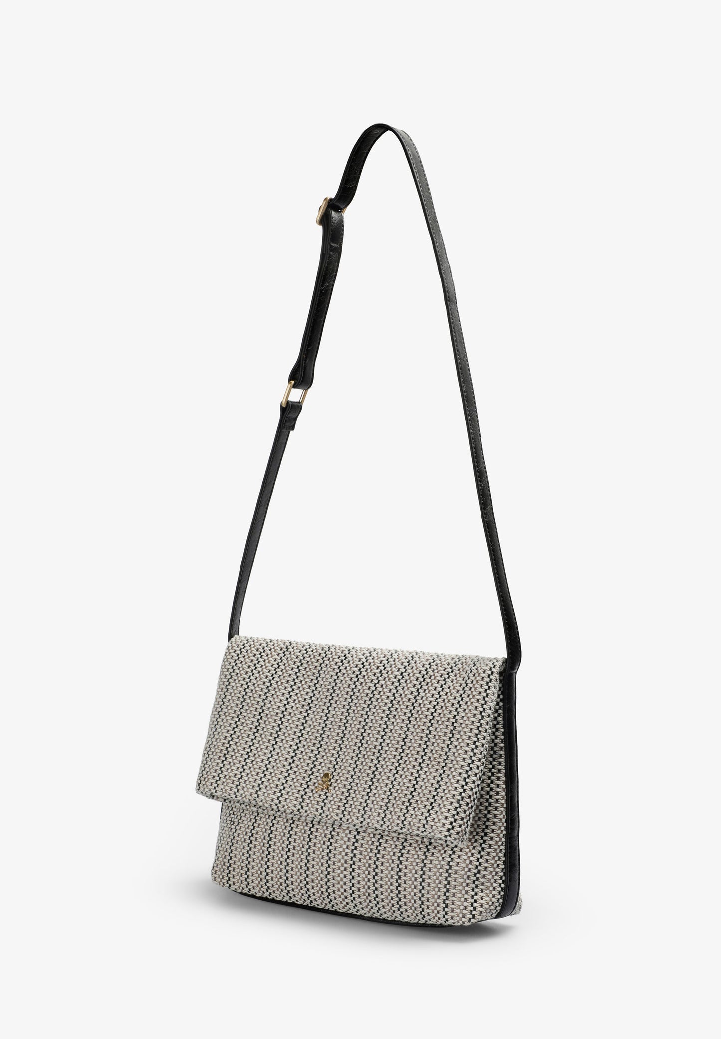 BRAIDED CLUTCH BAG