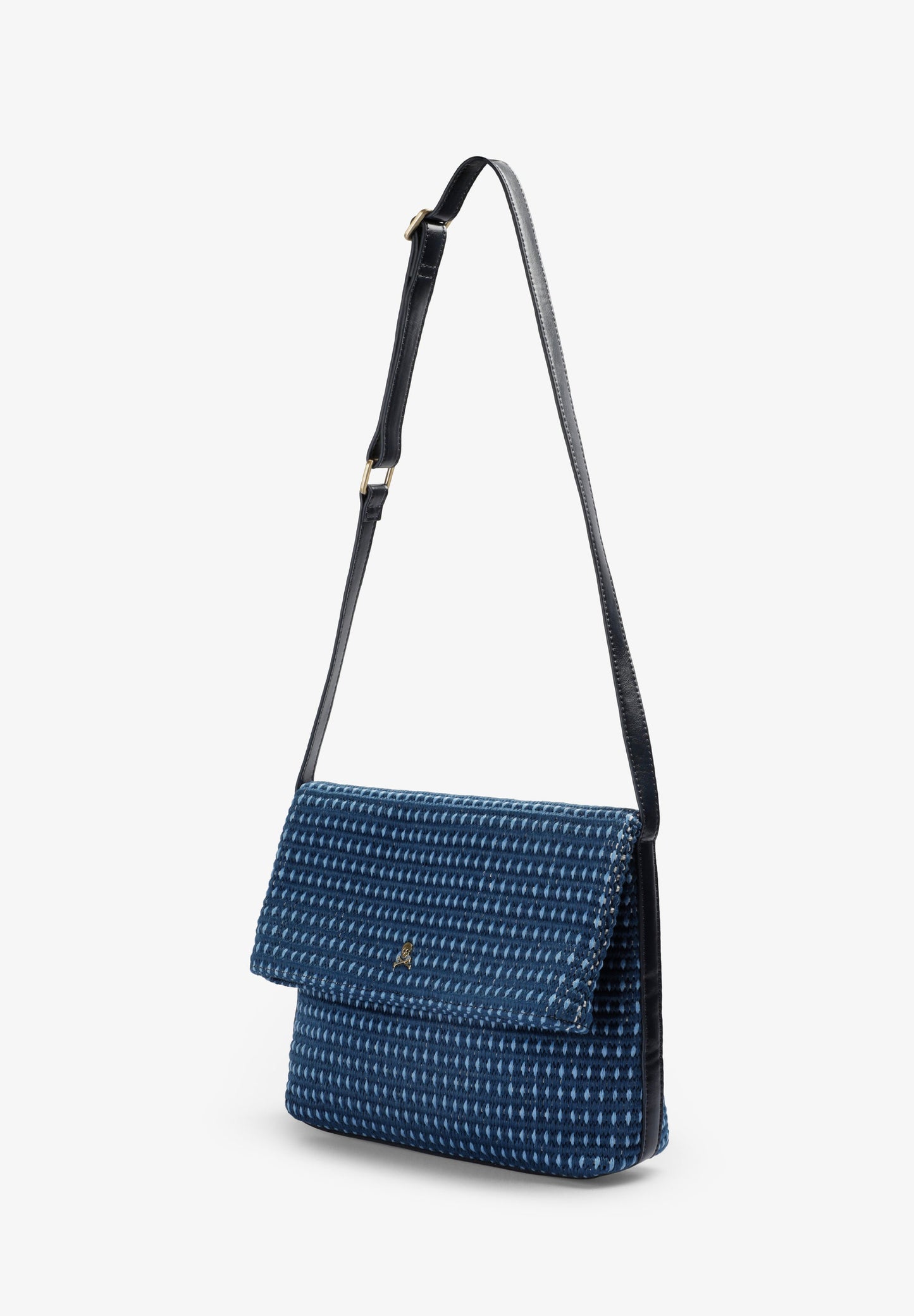 BRAIDED CLUTCH BAG