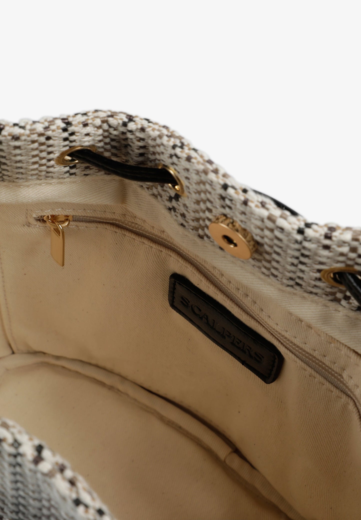 BRAIDED BUCKET BAG