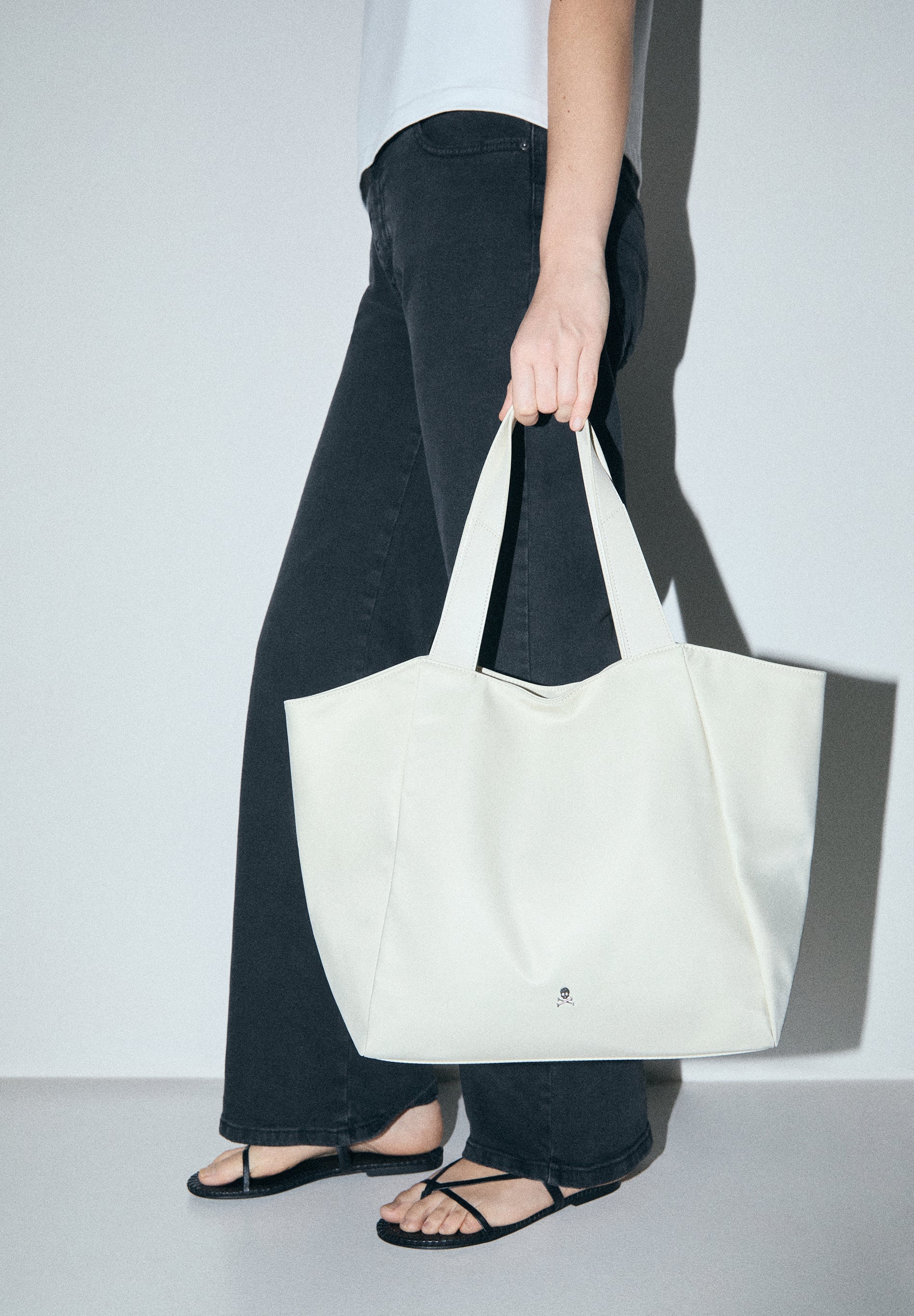 PLAIN-COLOURED TOTE BAG