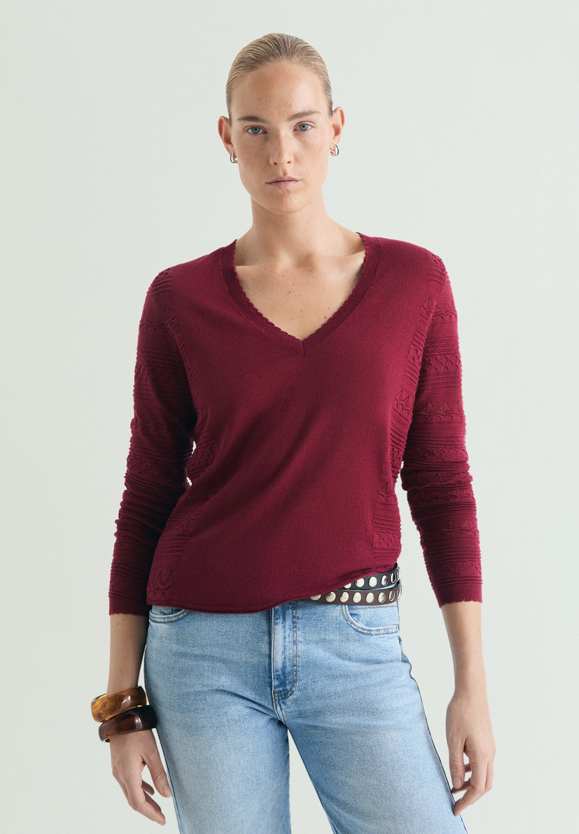 KNIT V-NECK SWEATER