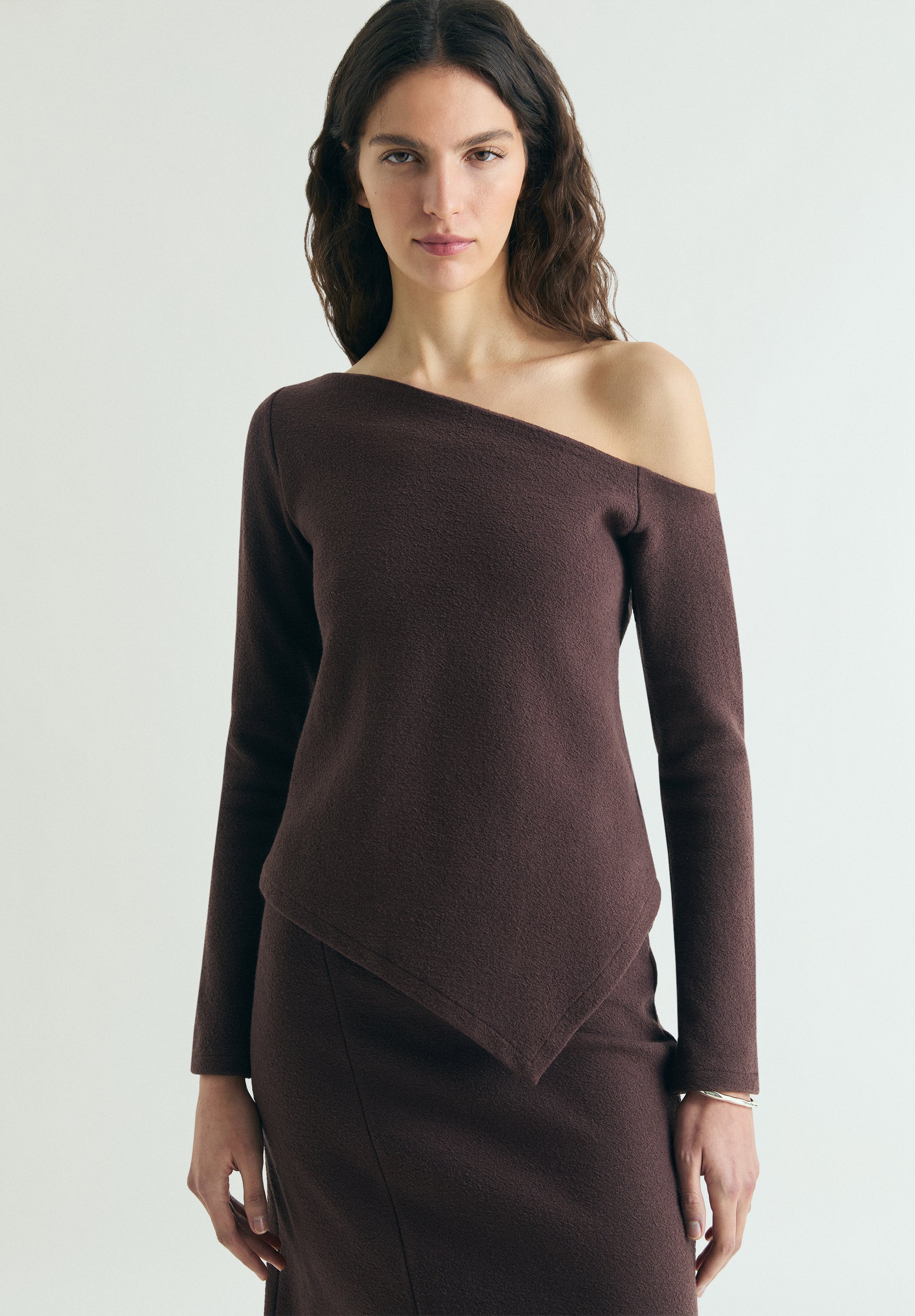 ASYMMETRIC NECKLINE TOP