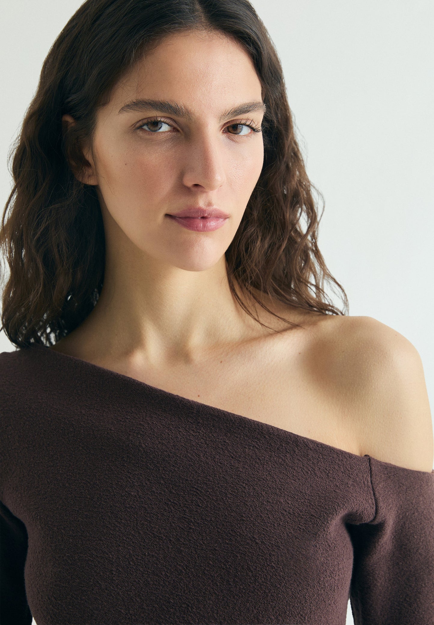 ASYMMETRIC NECKLINE TOP