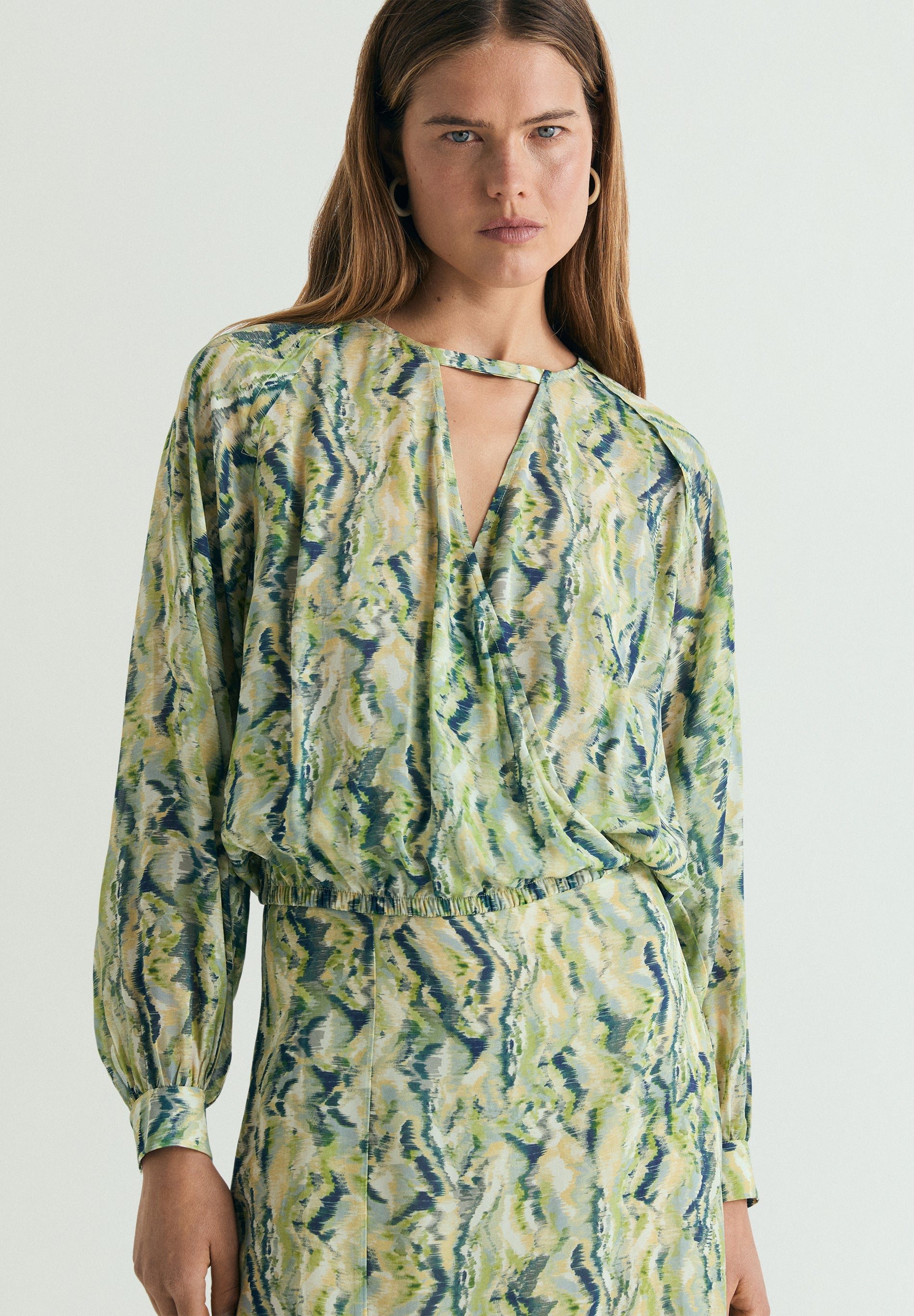 PRINTED FLOWING BLOUSE