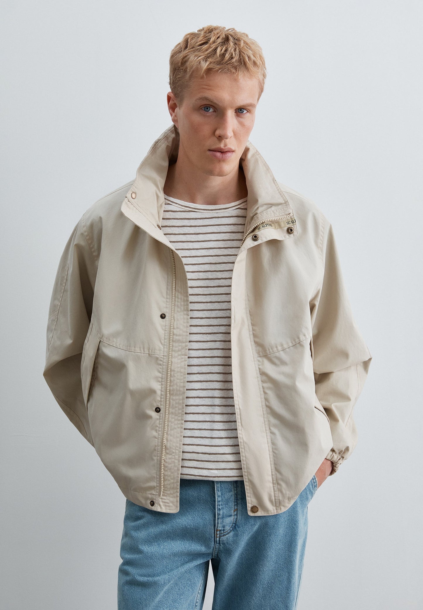 TECHNICAL JACKET WITH CONCEALED HOOD