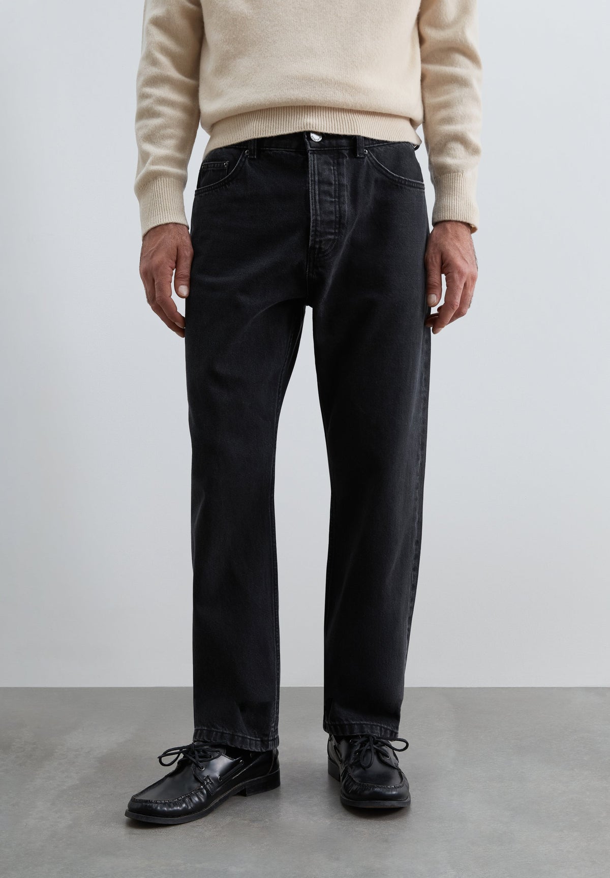 REGULAR FIT JEANS