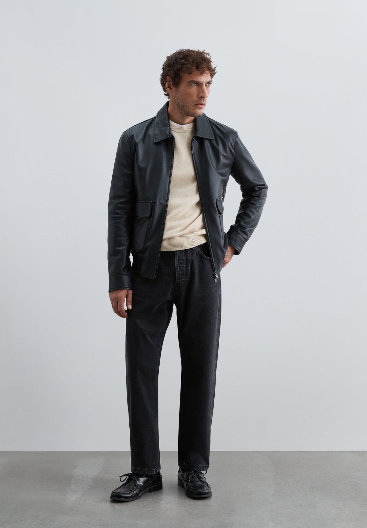 REGULAR FIT JEANS